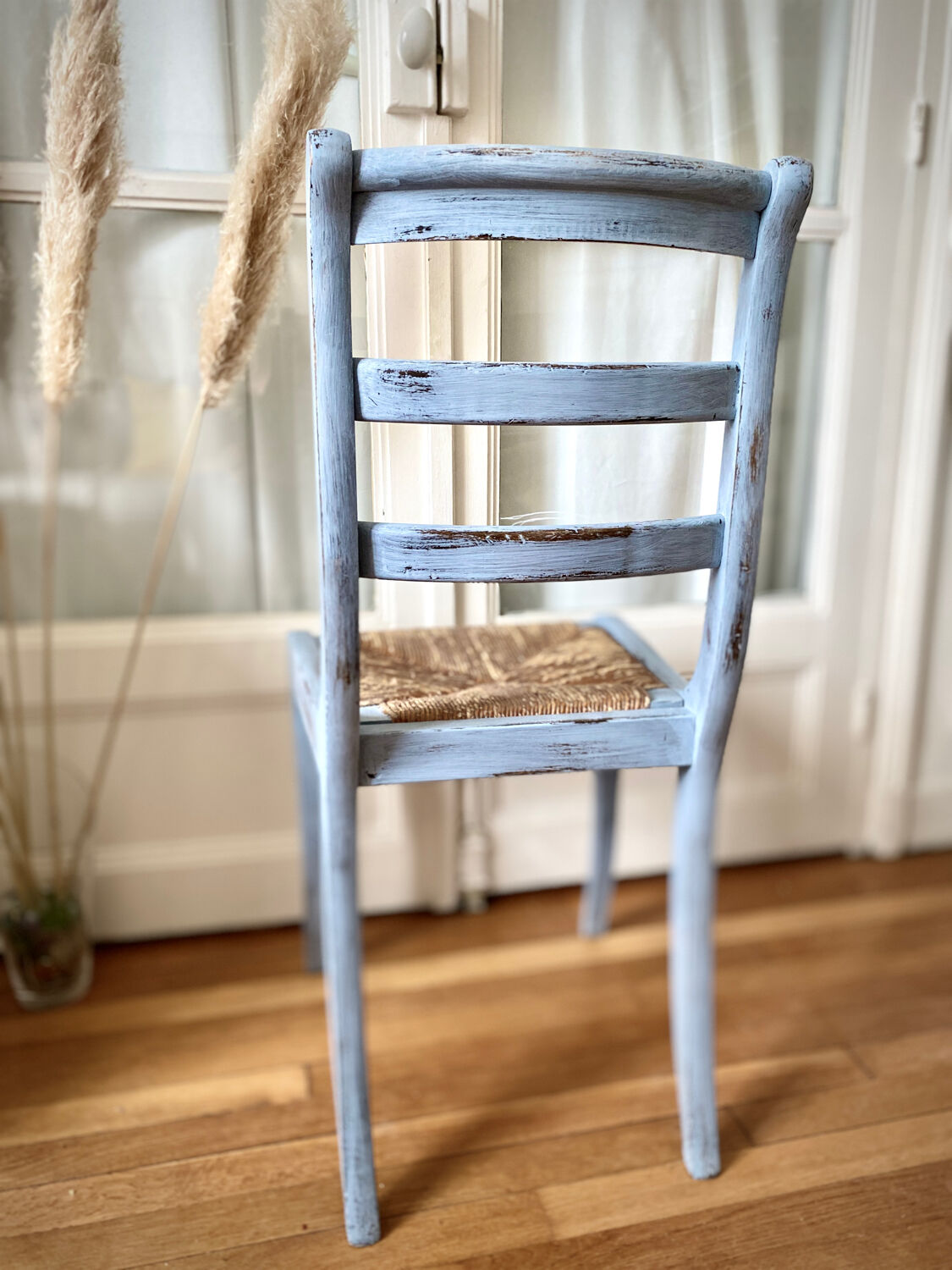 Wooden chair and seat in vintage blue straw