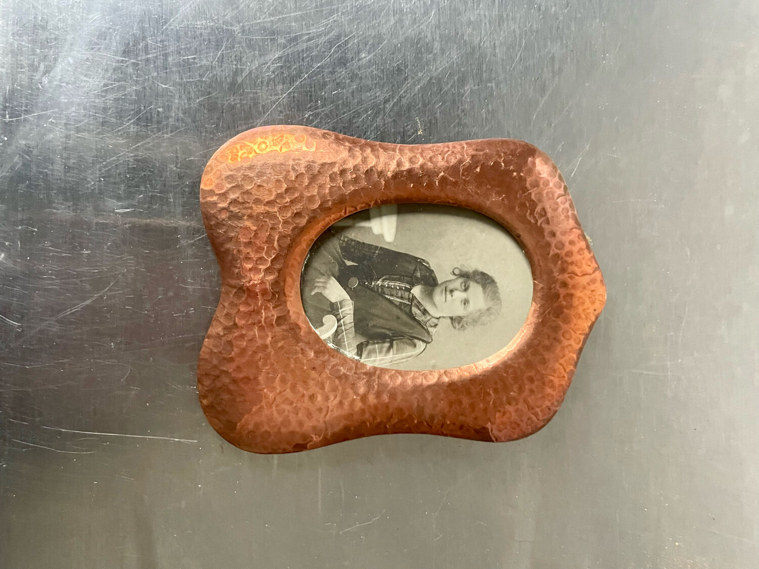 Photo frame in hammered copper
