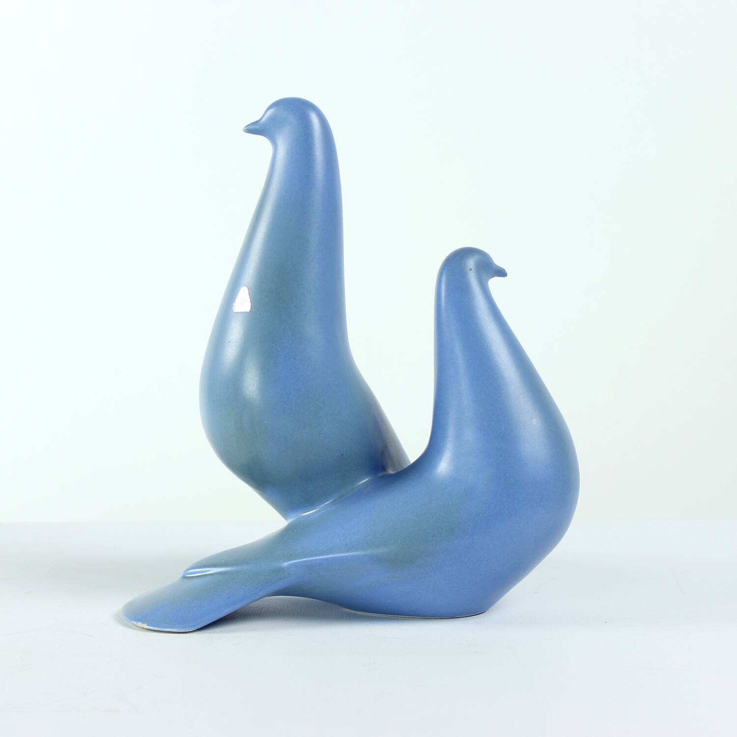 Sculpture en céramique de deux colombes bleues, Keramia, années 1960