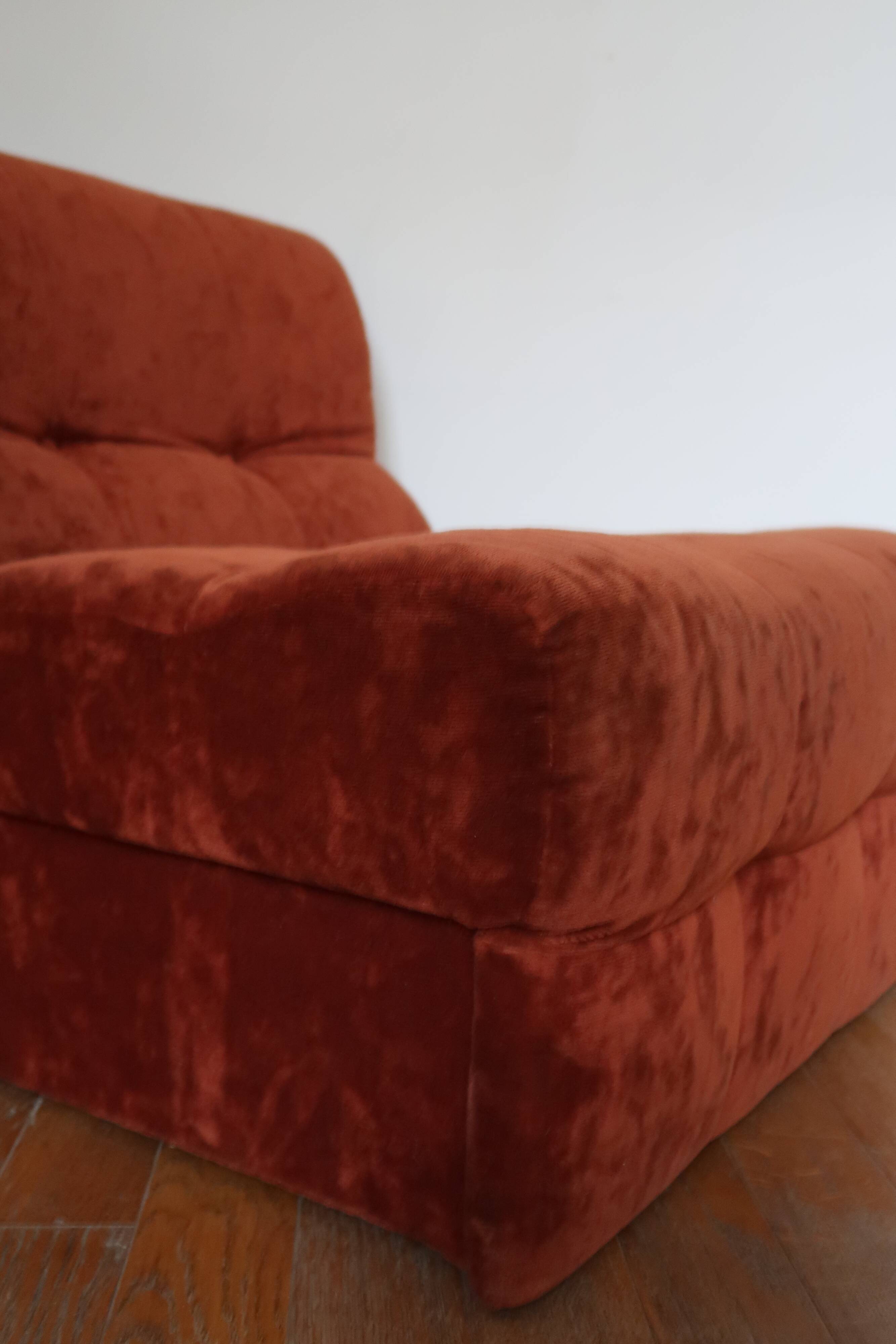 Rusty velvet low chair without arms