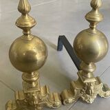 Paire de chenets en laiton et fonte, décor de marmousets, style louis xiv