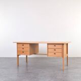 Bureau en chêne du milieu du siècle par Svend Åge Madsen pour Sigurd Hansen, années 1960.