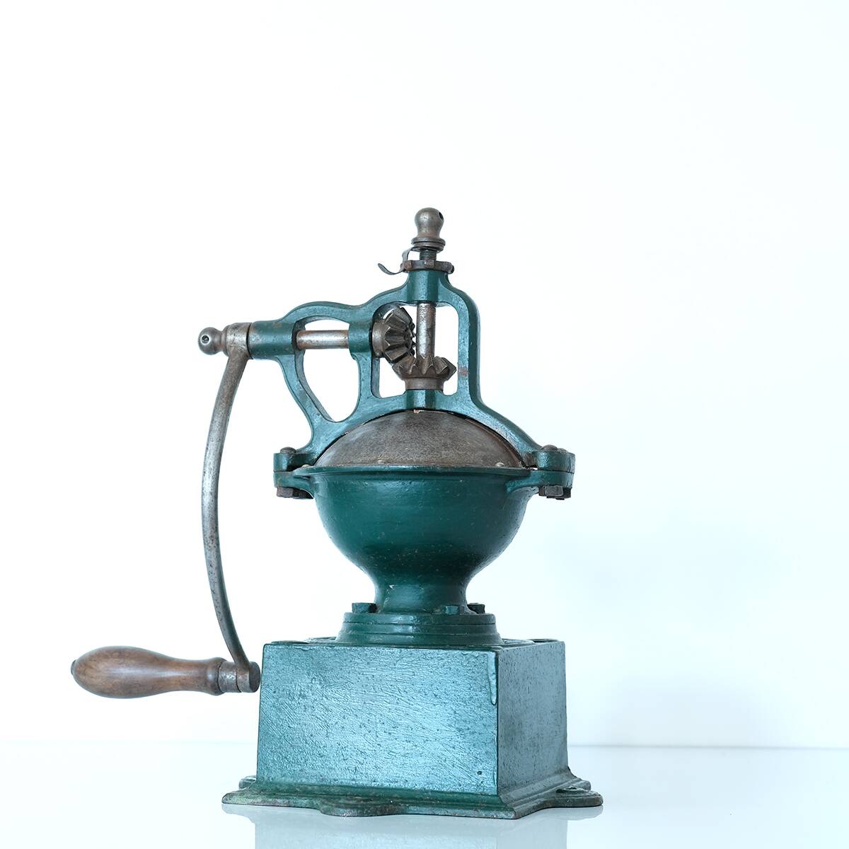 Old coffee mill from the beginning of the 20th century