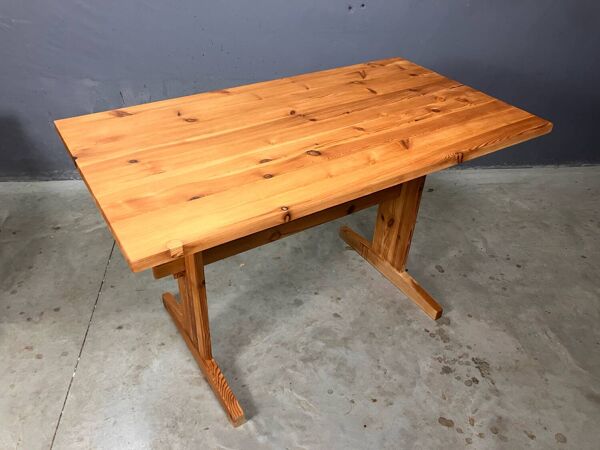 Table à manger 2 bancs en pin scandinave suédois