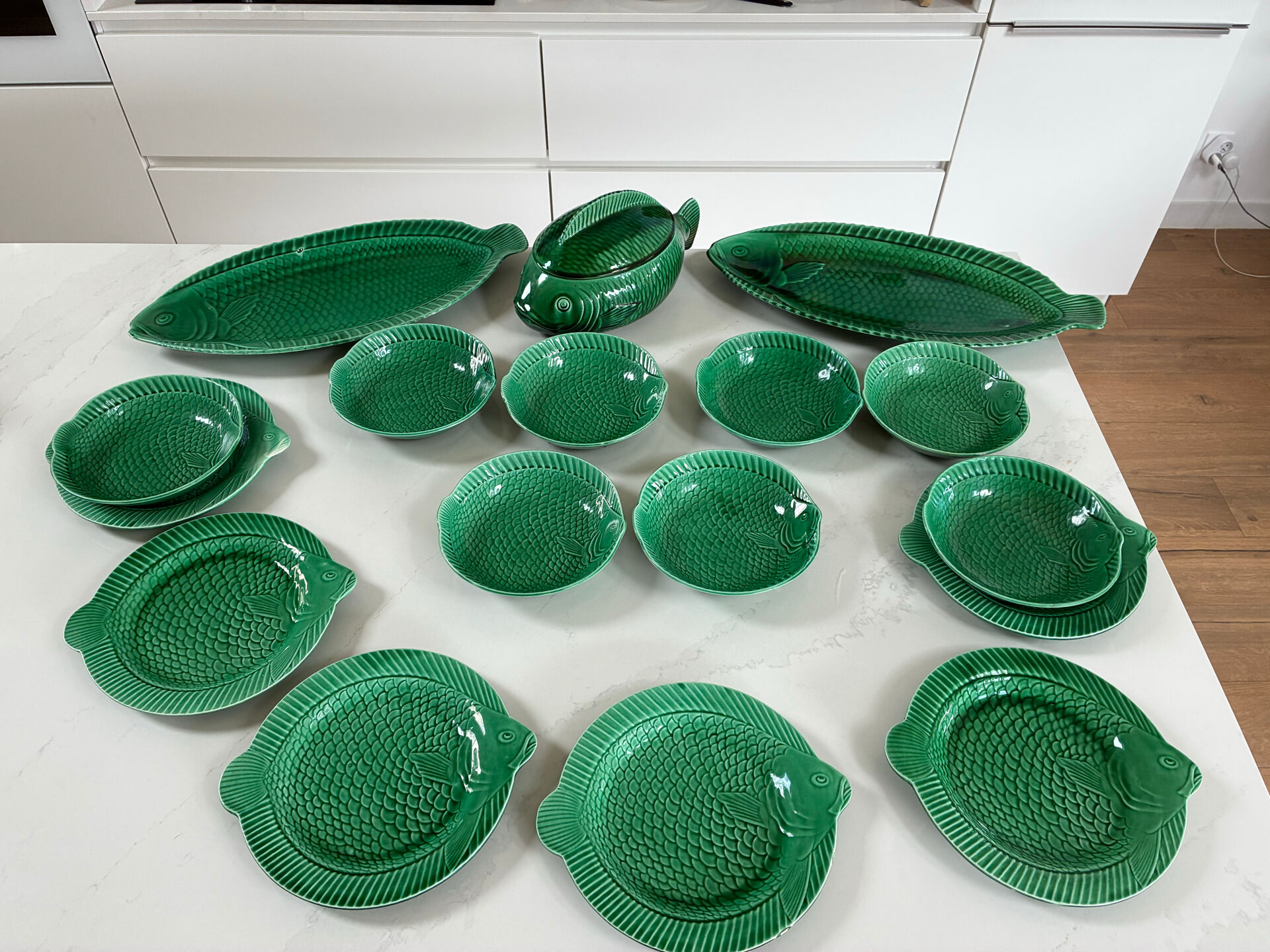 Complete tableware service from Sarreguemines.