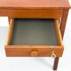 Petit bureau en teck avec trois tiroirs de Domino Møbler, années 1970.