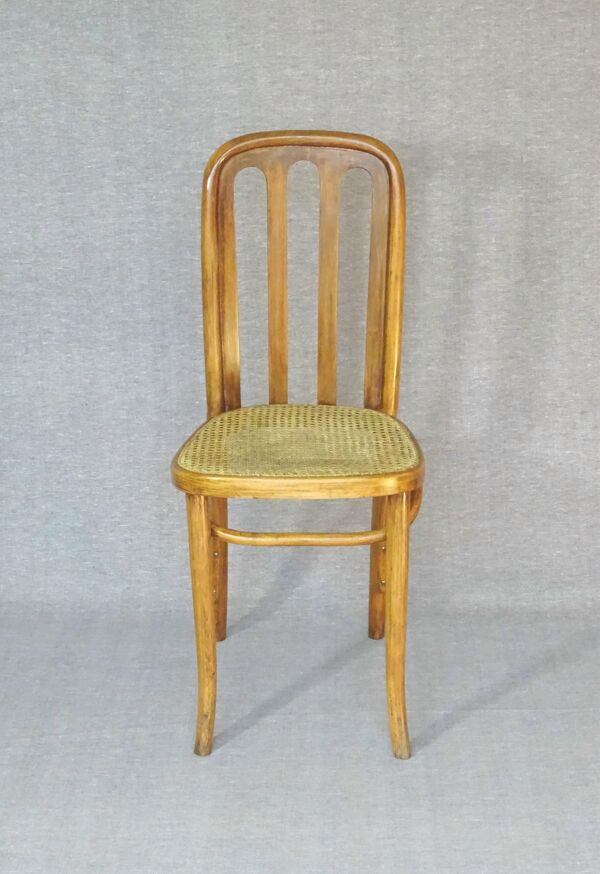 Chaise Thonet N°391 XV de 1925 cannée , teinte noyer