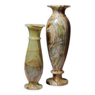 A pair of vintage baluster vases in green striped onyx from Italy, mid-century.