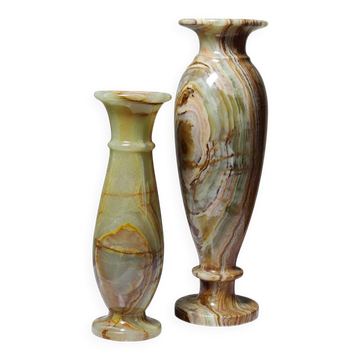 A pair of vintage baluster vases in green striped onyx from Italy, mid-century.