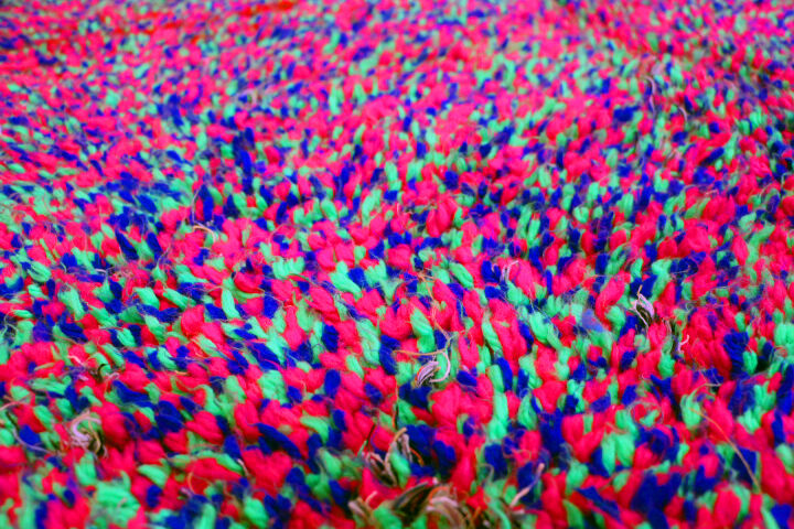 Contemporary carpet Beni Ouarain has polka dots 116 x 180 cm