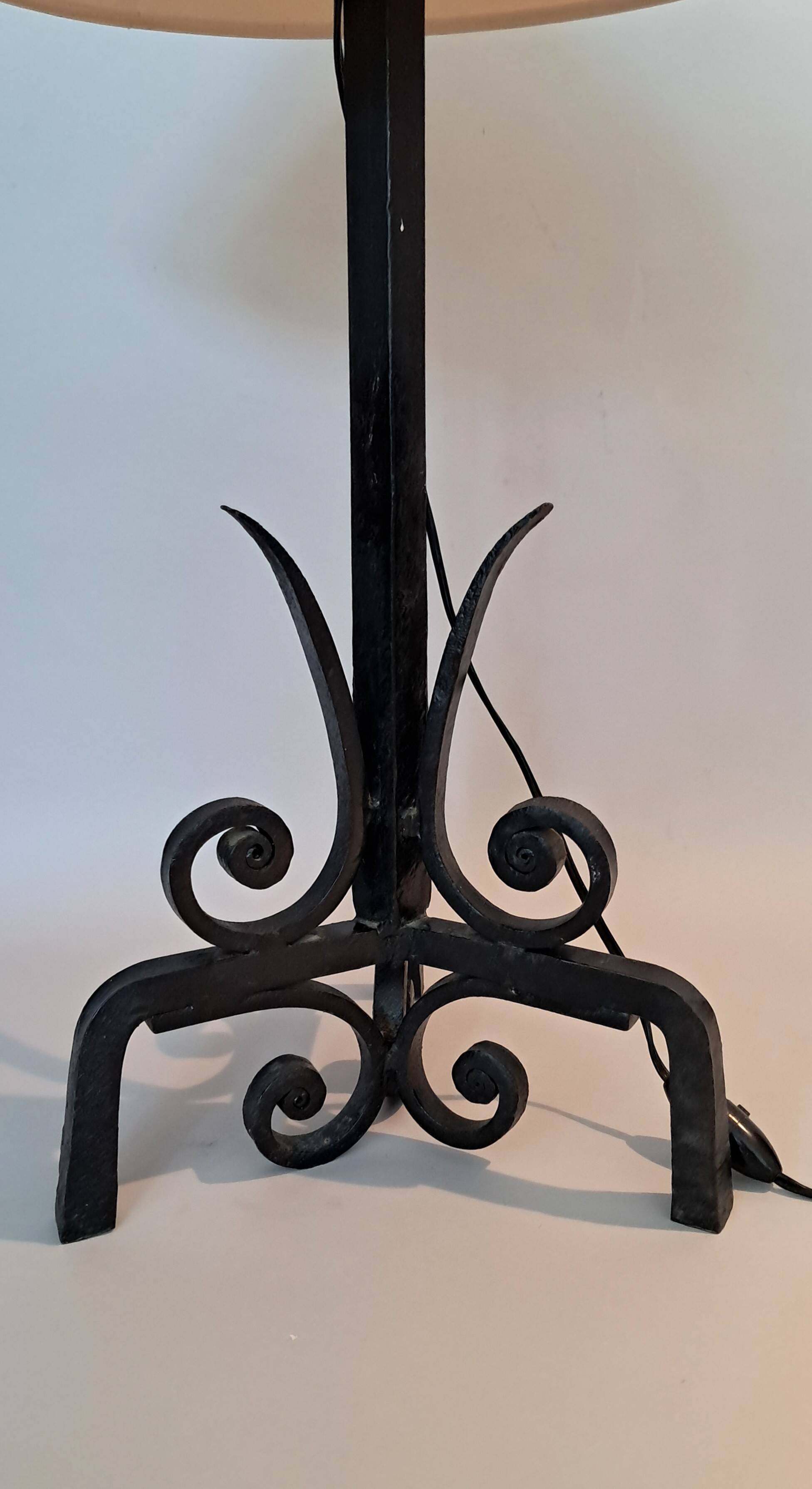 Brutalist tripod wrought iron lamp base 1950/1960.