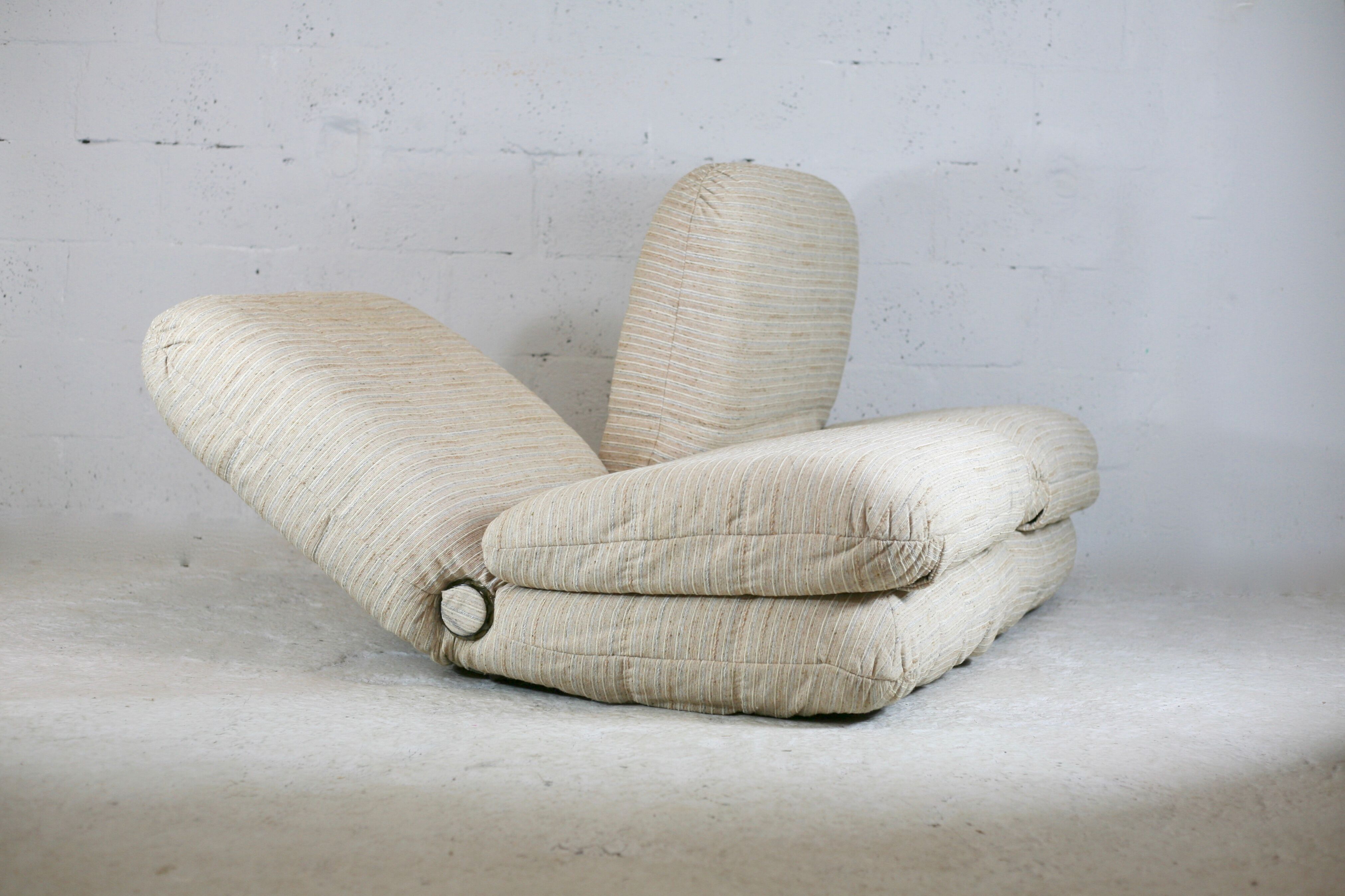 Reclining sofa color "crème chinée", France, circa 1970