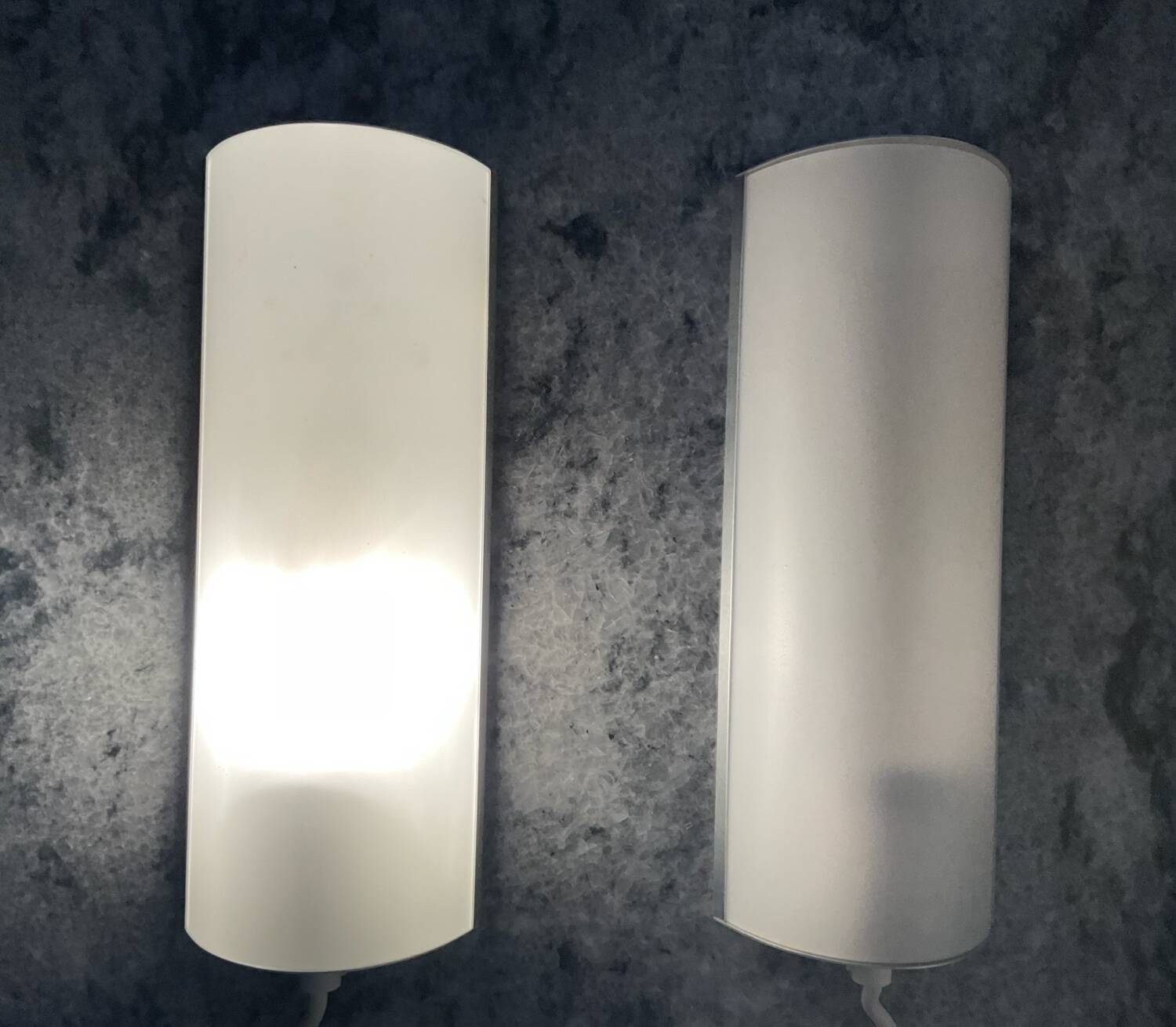 Paire d’appliques de chevet vintage en aluminium