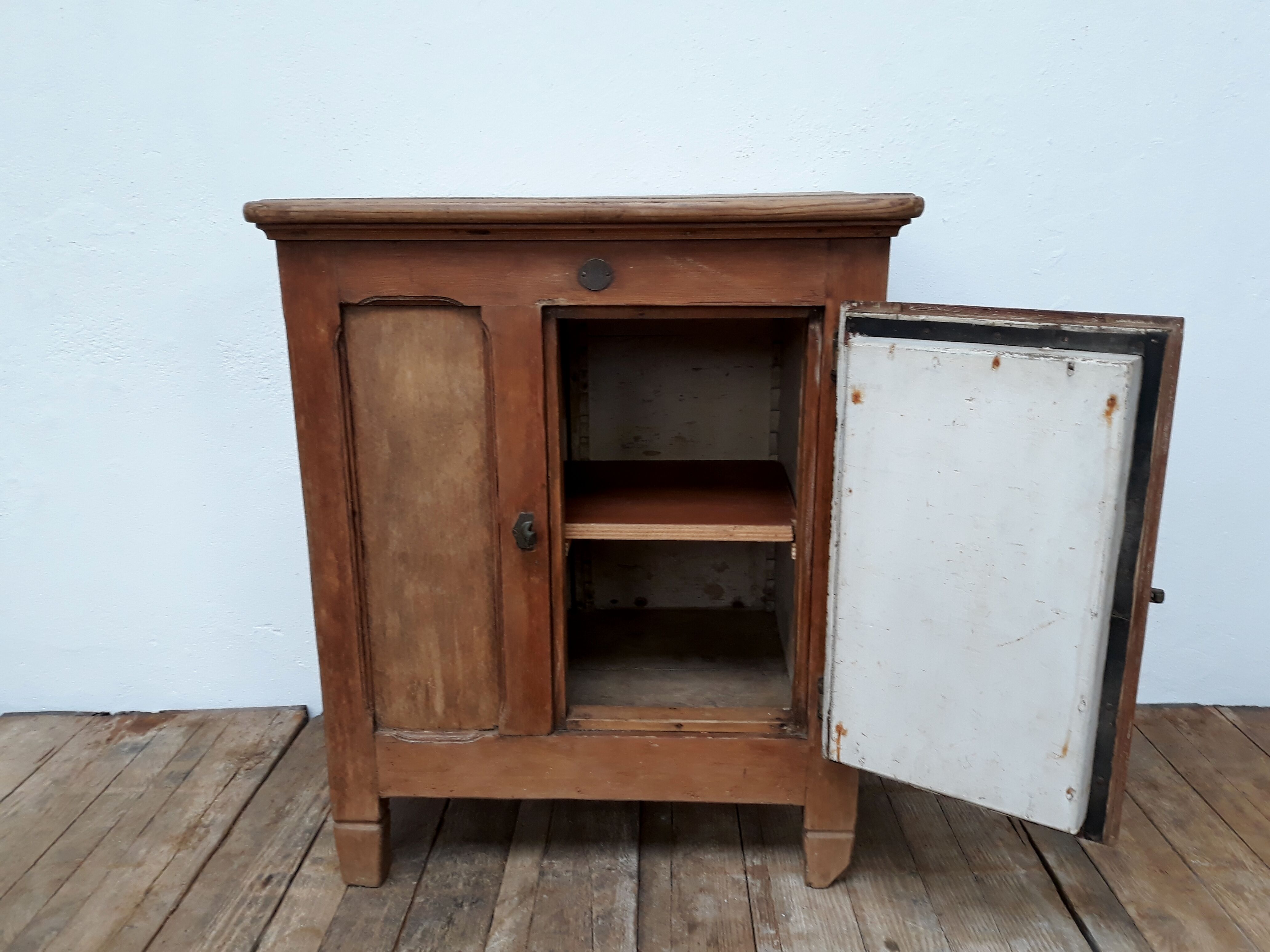 Cabinet cooler drink vintage