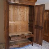 Armoire en noyer d'époque Louis XVI