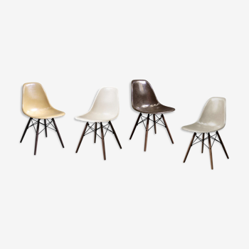 Lot de 4 chaises Eames DSW en fibre de verre vintage