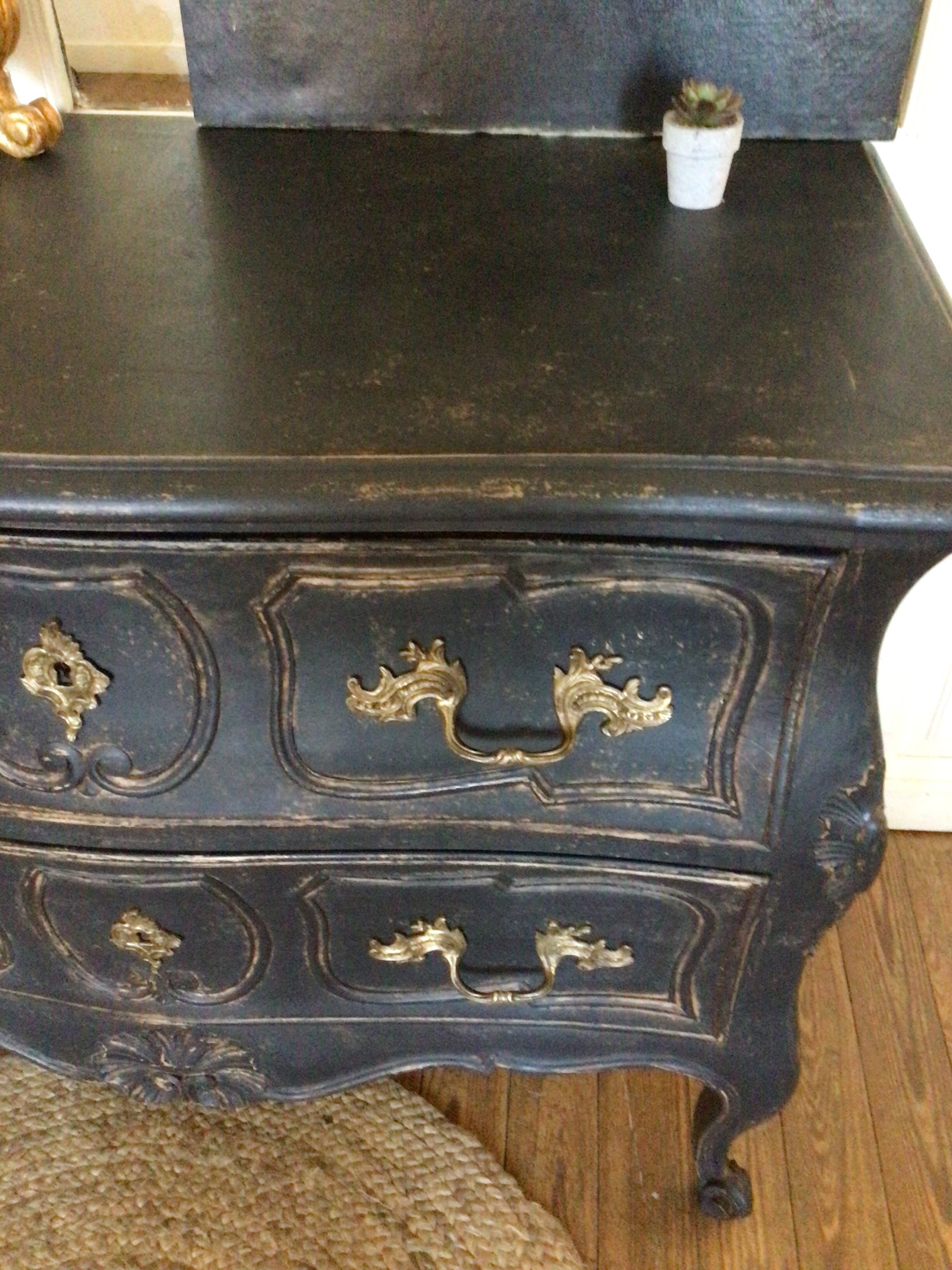 Commode patine noire cirée