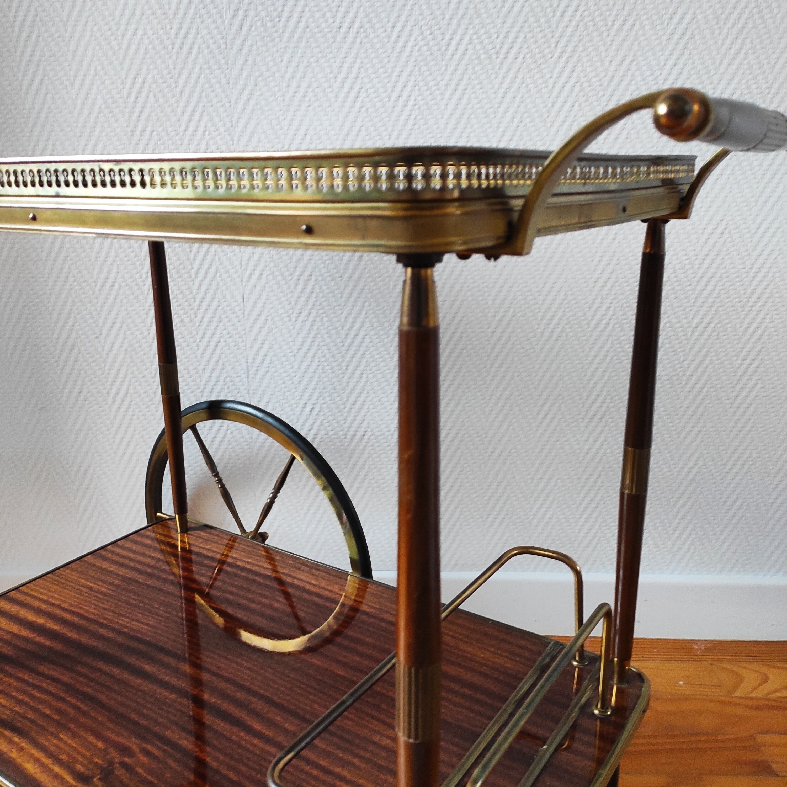 Rolling service or service trolley