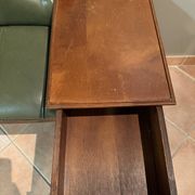 Banquette ancienne en bois sculpté avec assise capitonnée verte et tir