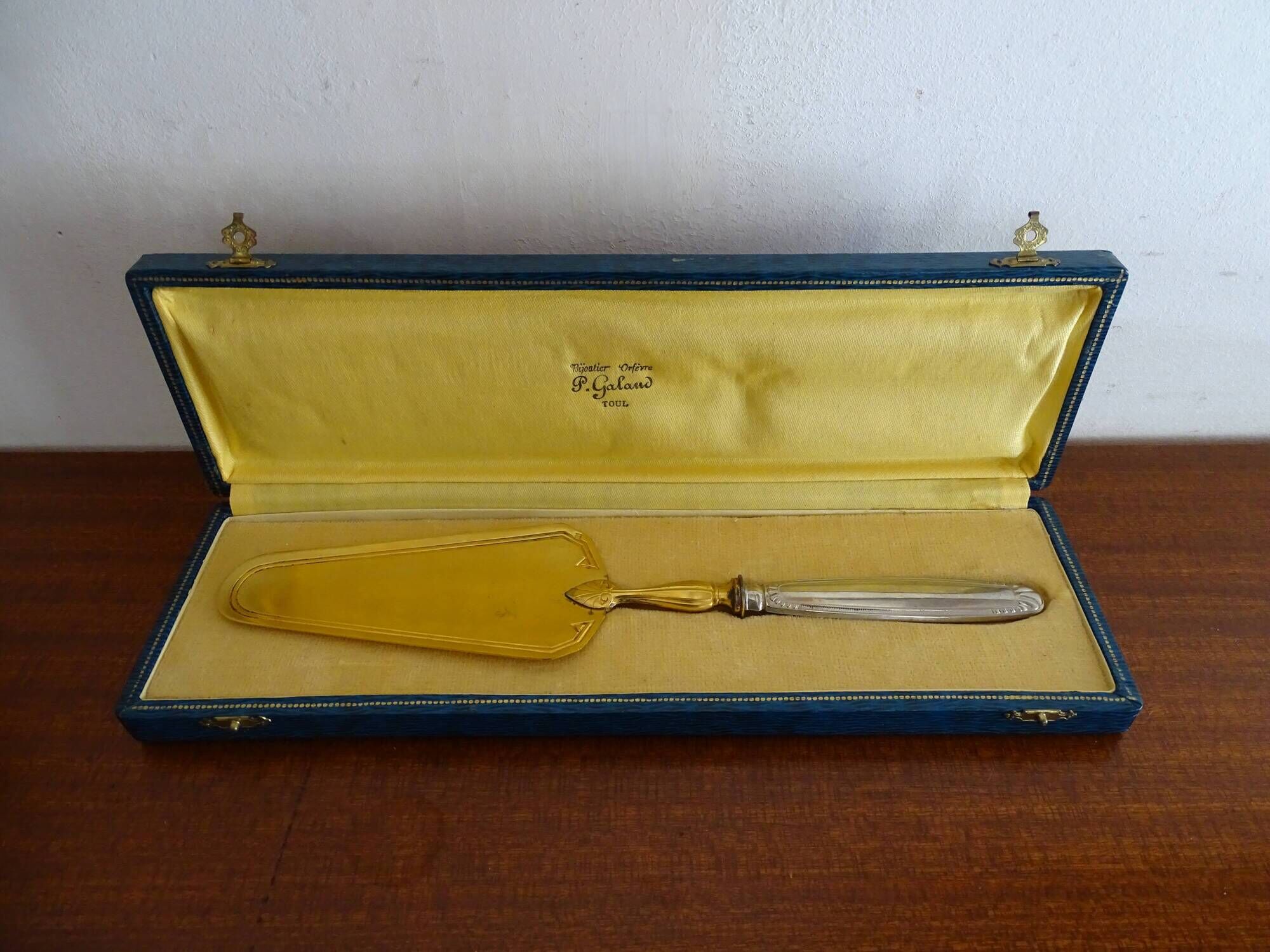 Antique silver and gilded metal pie shovel in case