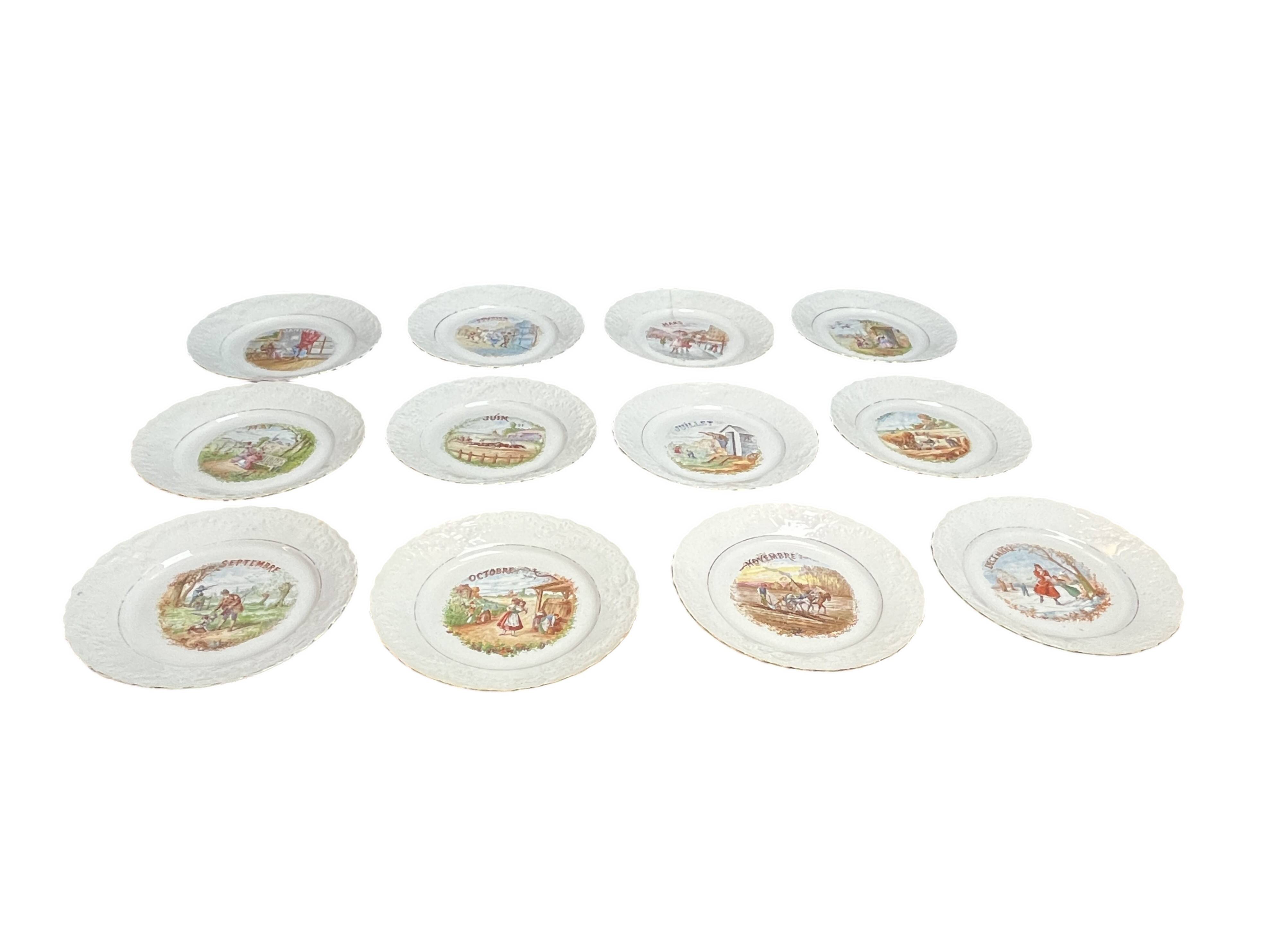 Arts de la table, douze assiettes dessert mois de l’année vers 1930