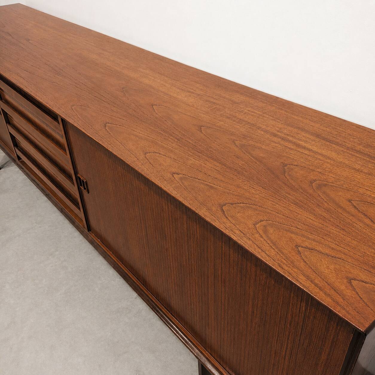 Vintage enfilade Oswald Vermaercke Paola in teak