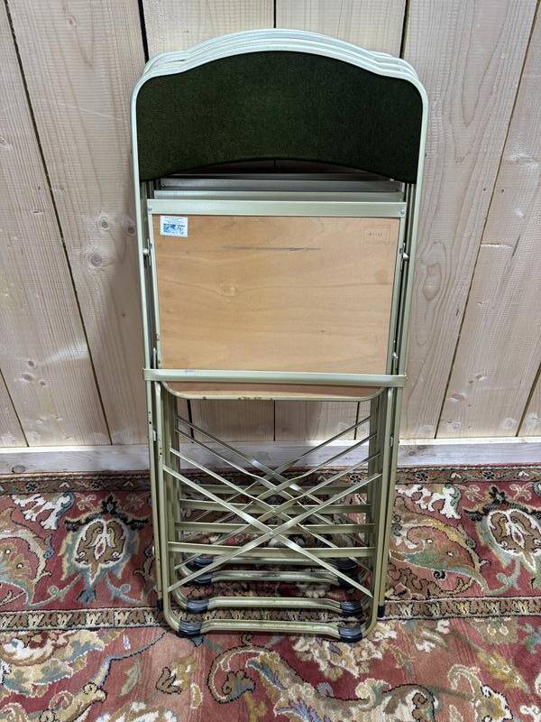 4 chaises dma événementielles vert