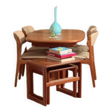 1 table scandinave (130x80x74)signée avec rallonge et ses 4 chaises en tek massif