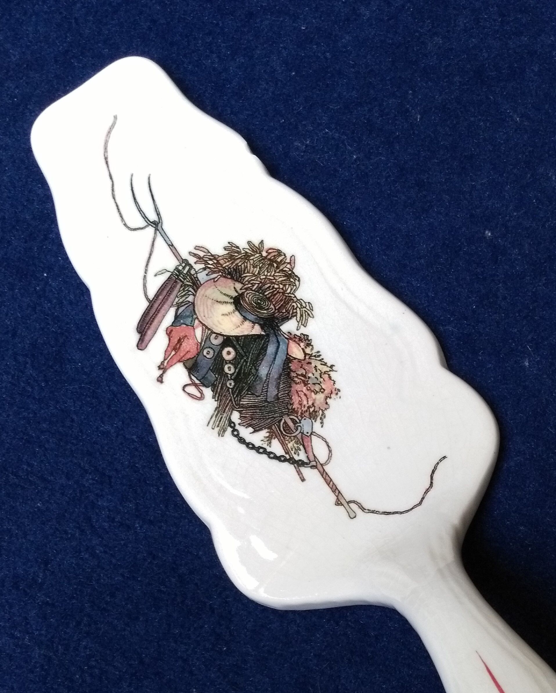 Earthenware pie shovel Obernai décor signed Henri Loux