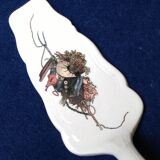 Pelle à tarte en faïence décor Obernai signé Henri Loux