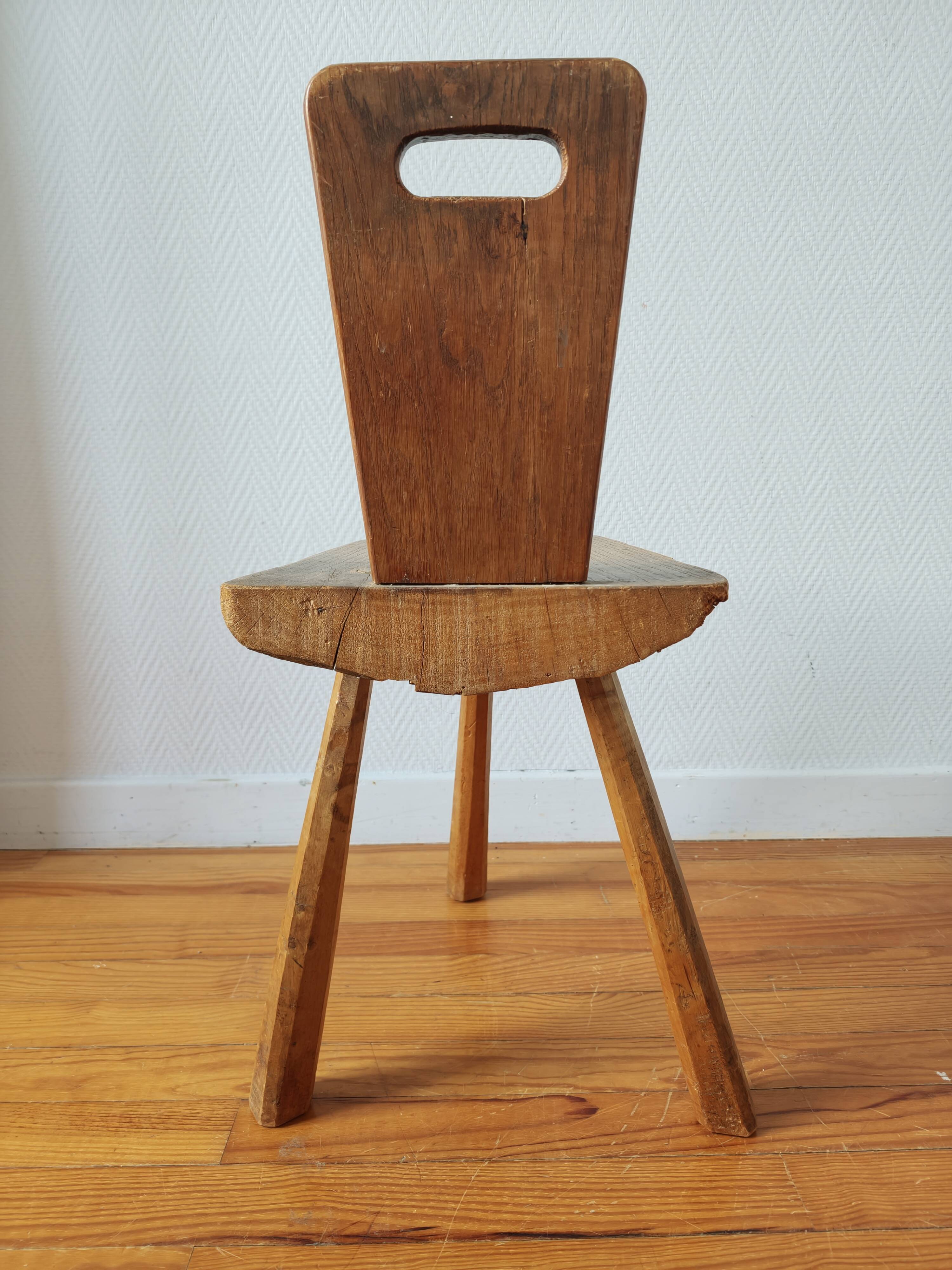Tripod chair in solid wood – Handcrafted – Brutalist spirit