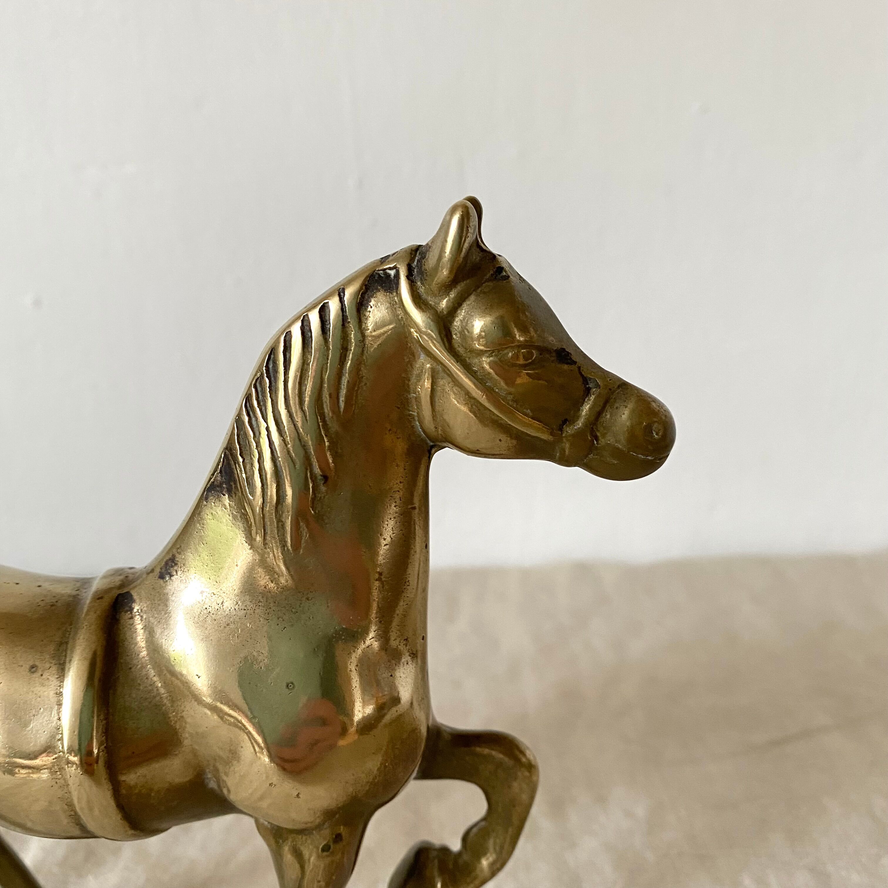 Cheval en laiton doré
