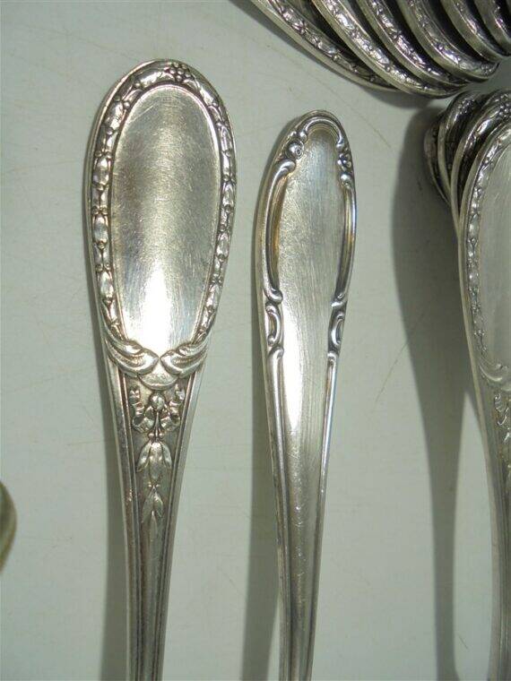 Set of 24 cutlery.