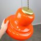 Lampe à suspension italienne du milieu du siècle en verre orange et laiton