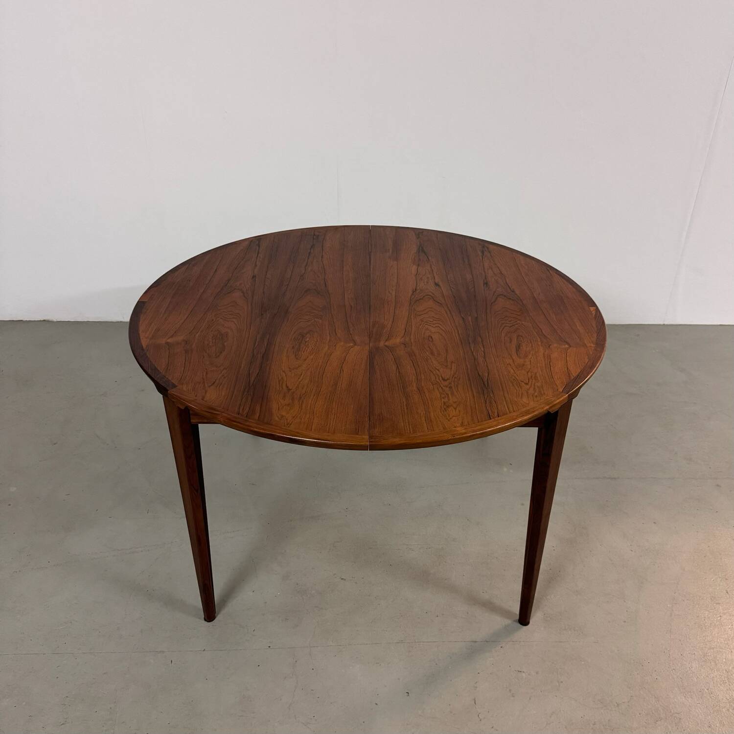 Mid-Century Round Dining Table in Palisander Henry Rosengren Hansen, Denmark 1960s