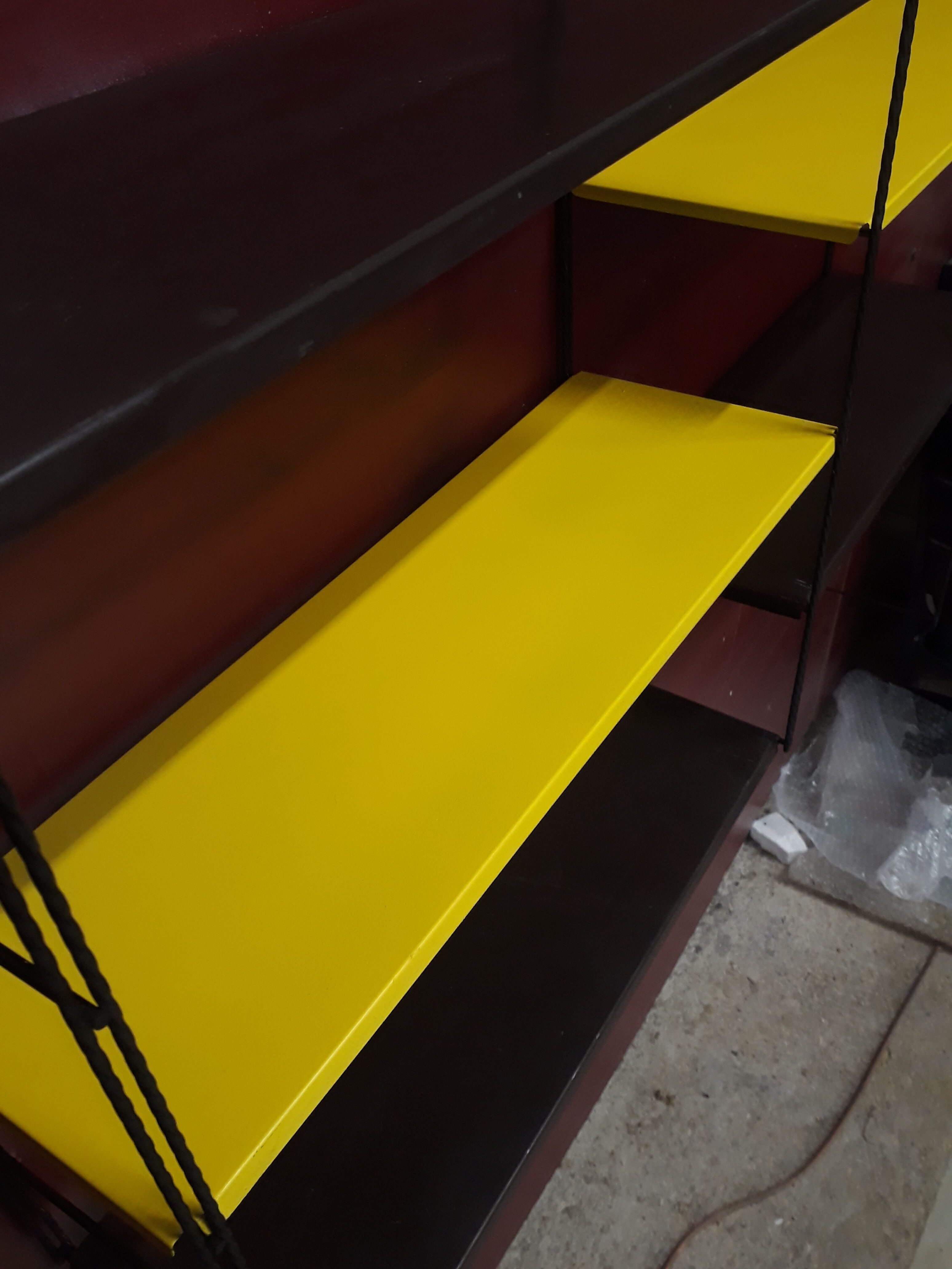 3 studs with 5 tablets, yellow and brown 97x90cm