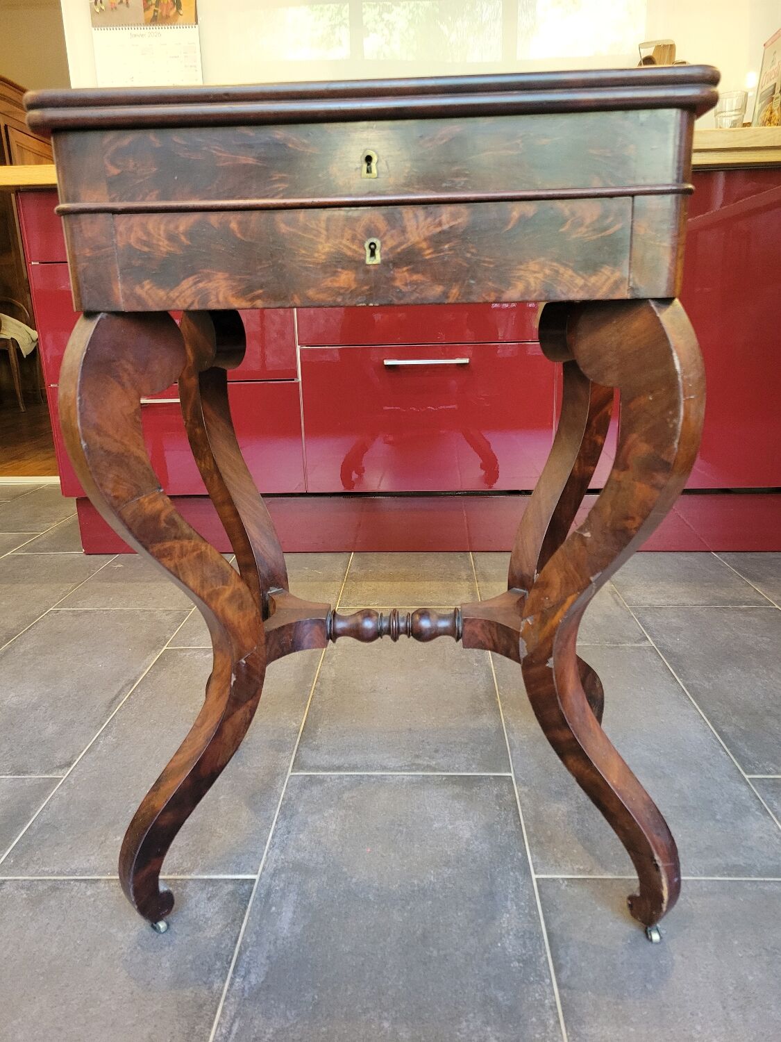 Coiffeuse en ronce d'acajou, époque Restauration, vers 1820