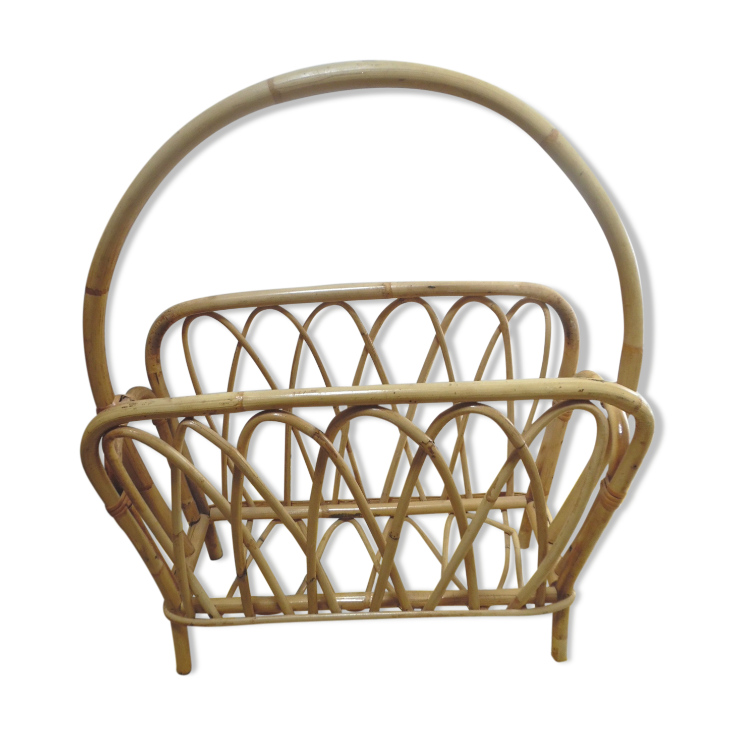 Magazine rack in rattan