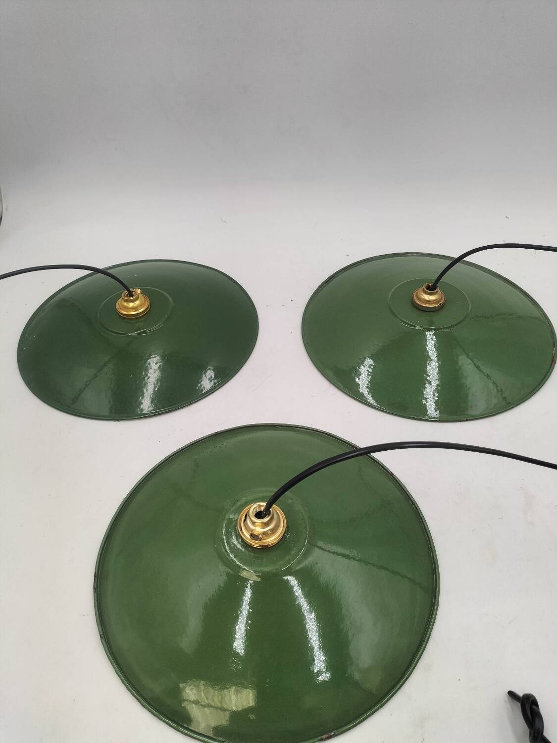Enamelled sheet metal suspensions