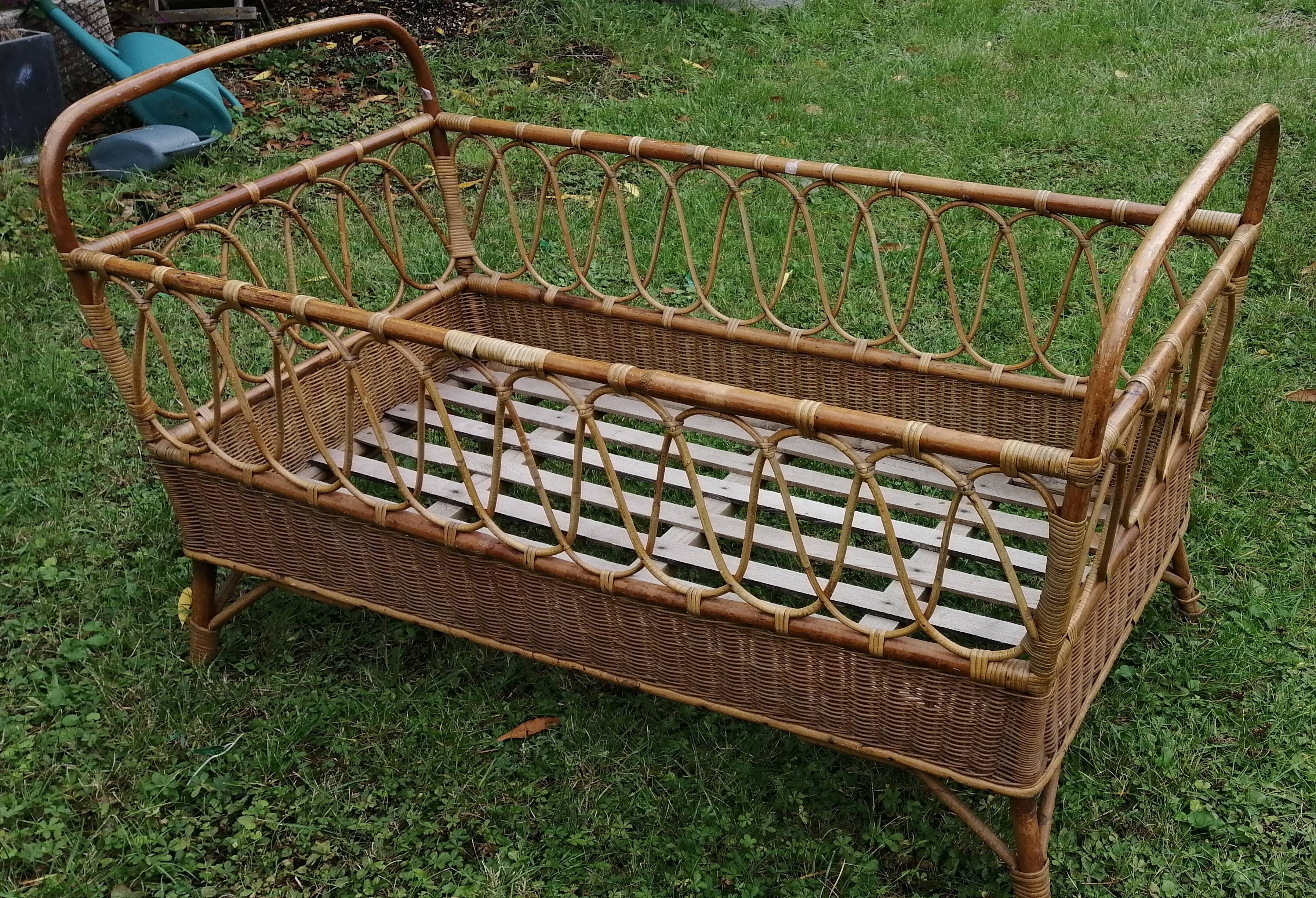 60s child rattan bed