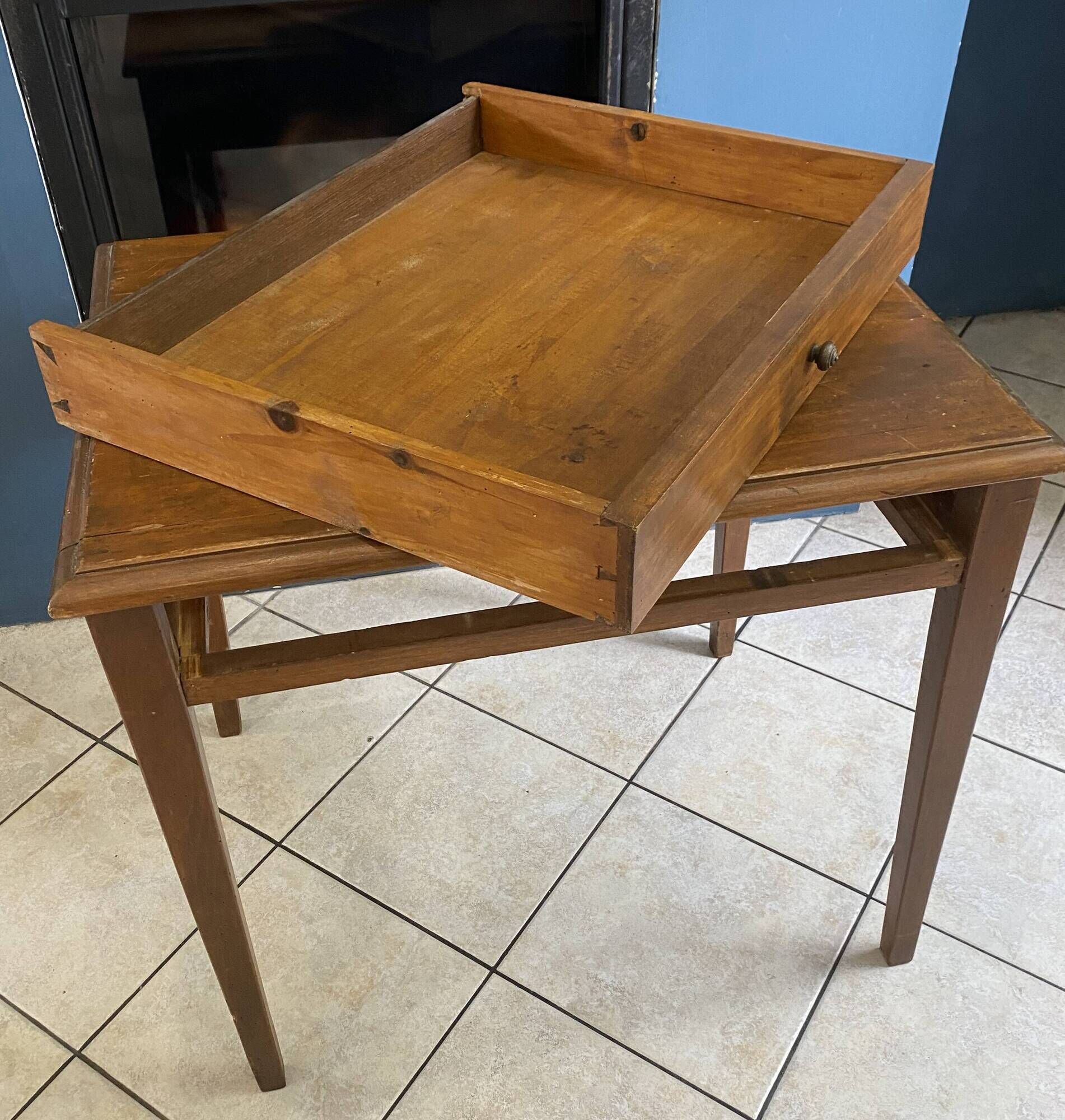 Desk with a large solid oak drawer from 1950, 78x58cm.