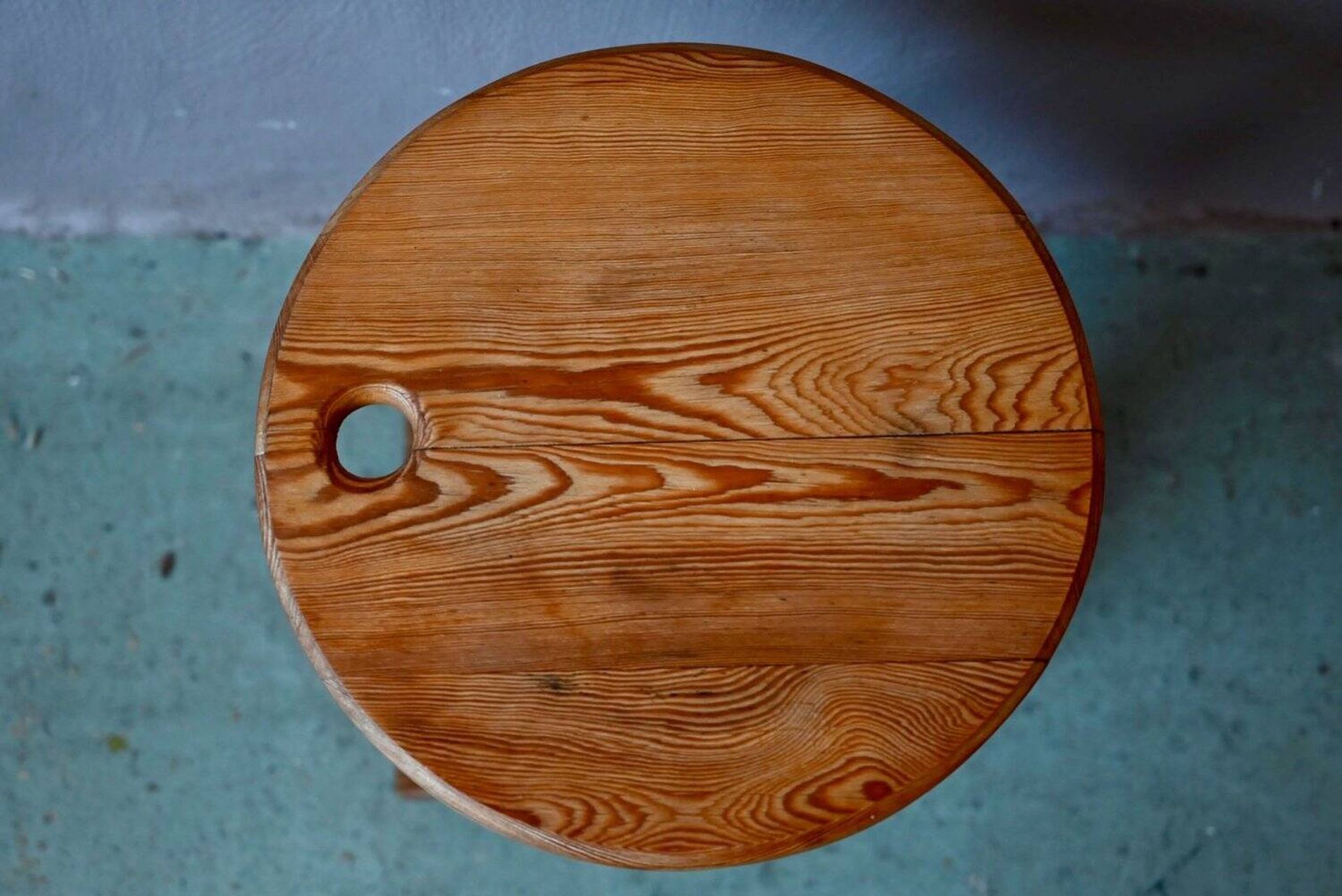 Tabouret pliant Roger Tallon en pin massif édition Sentou, années 70