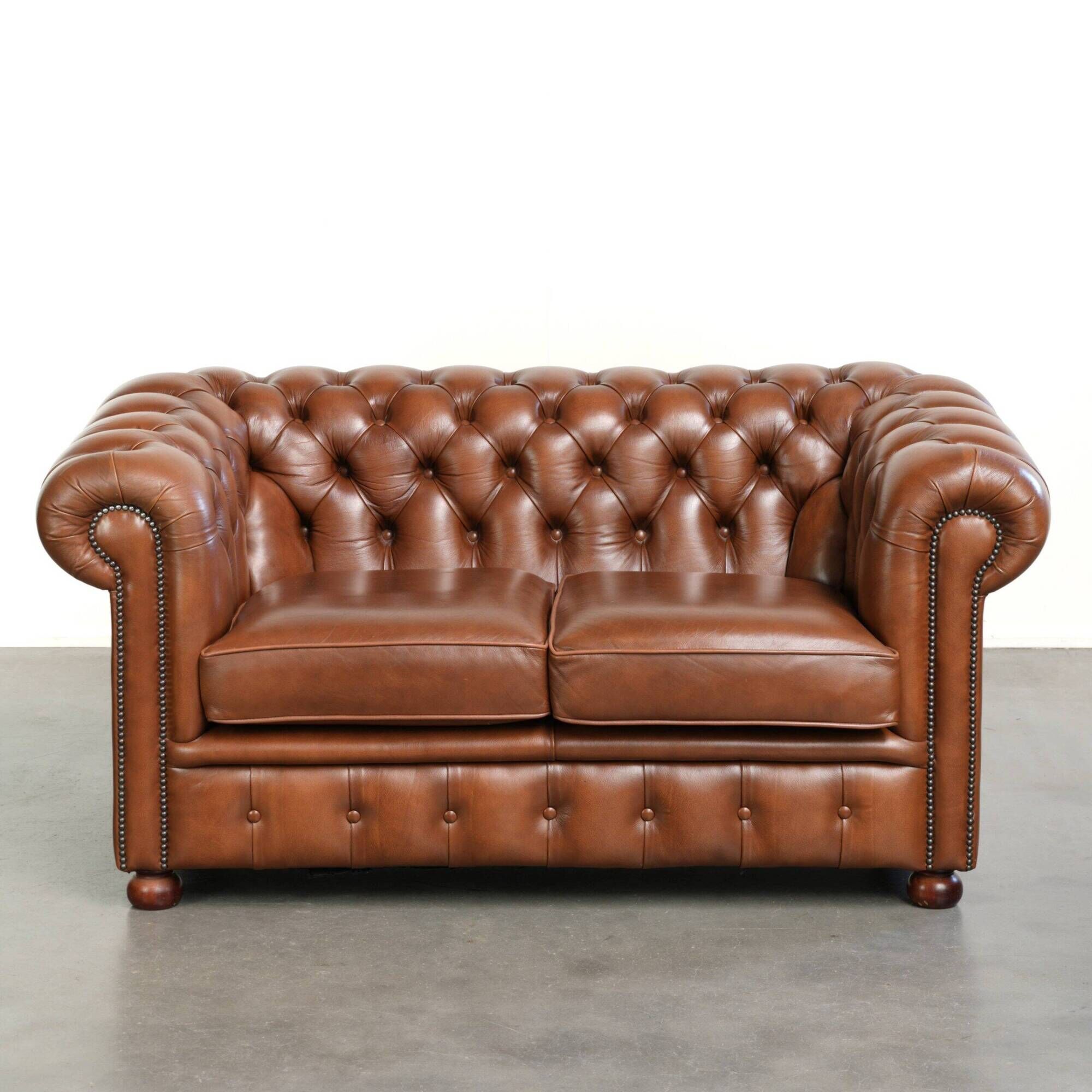 Very spacious 2-seater Chesterfield sofa in cow leather in a English look
