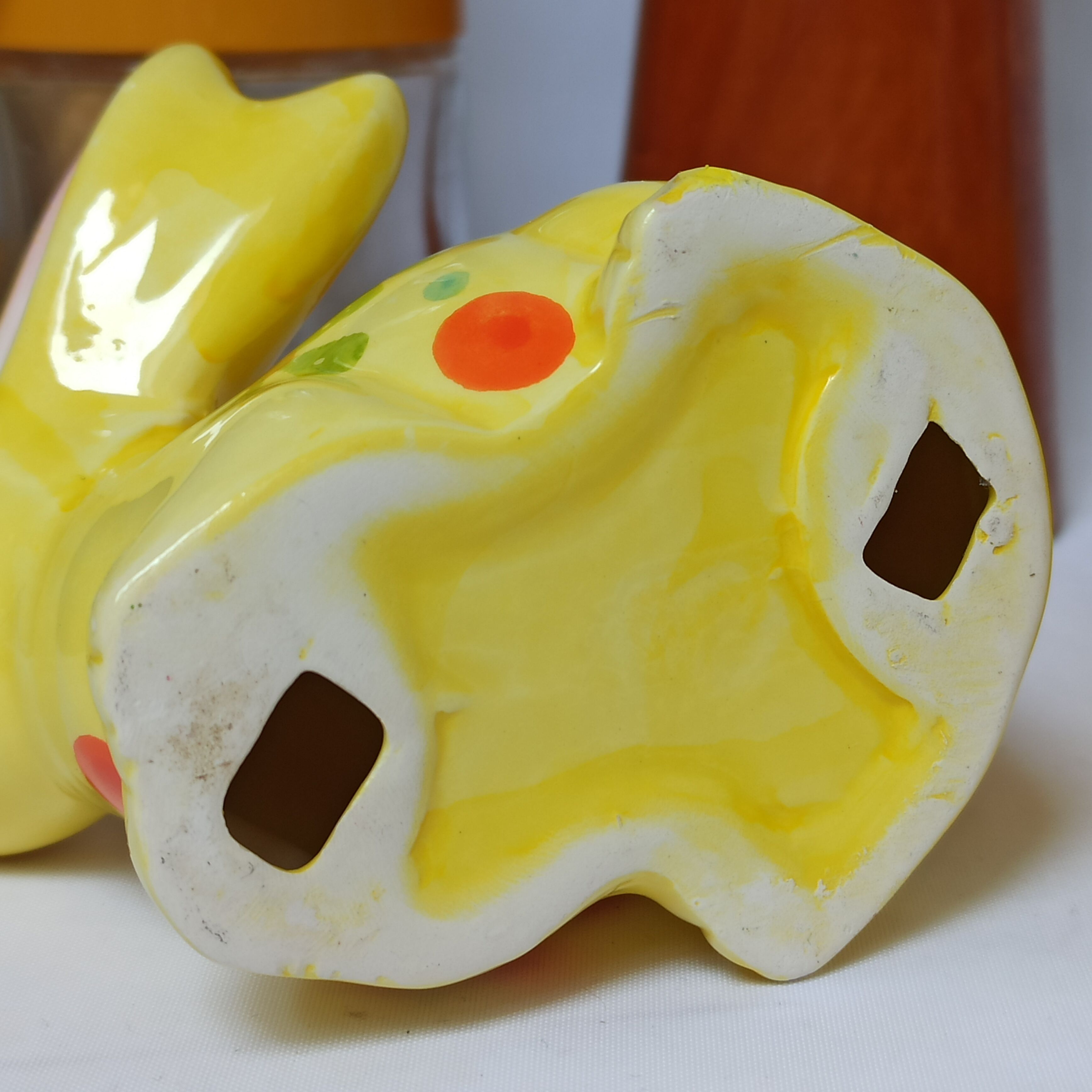 Coquetier in dabbling earthenware