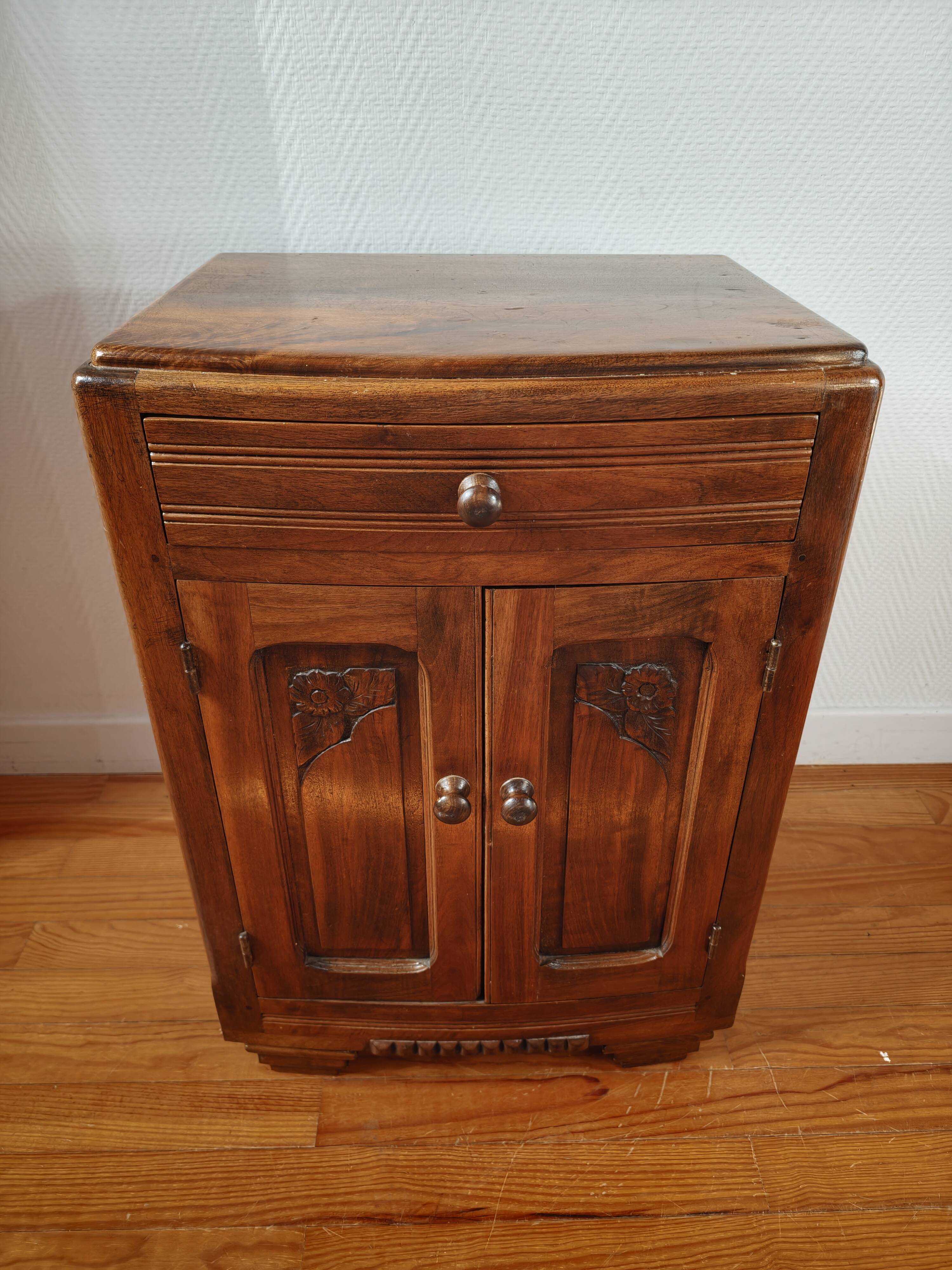 Confiturier en noyer – meuble de rangement ancien 1930-40