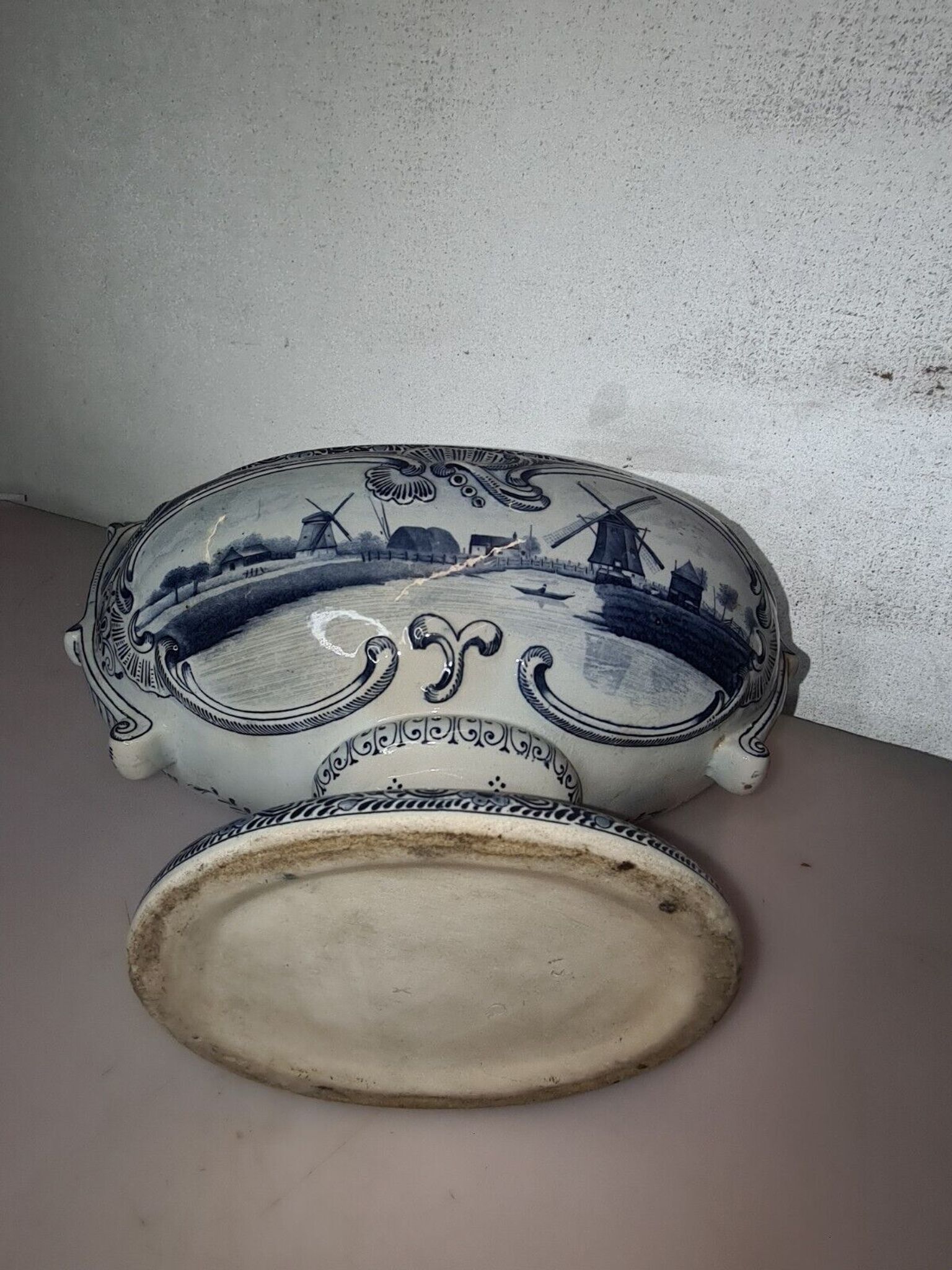 Jardinière en faïence Delft avec décor de moulins
