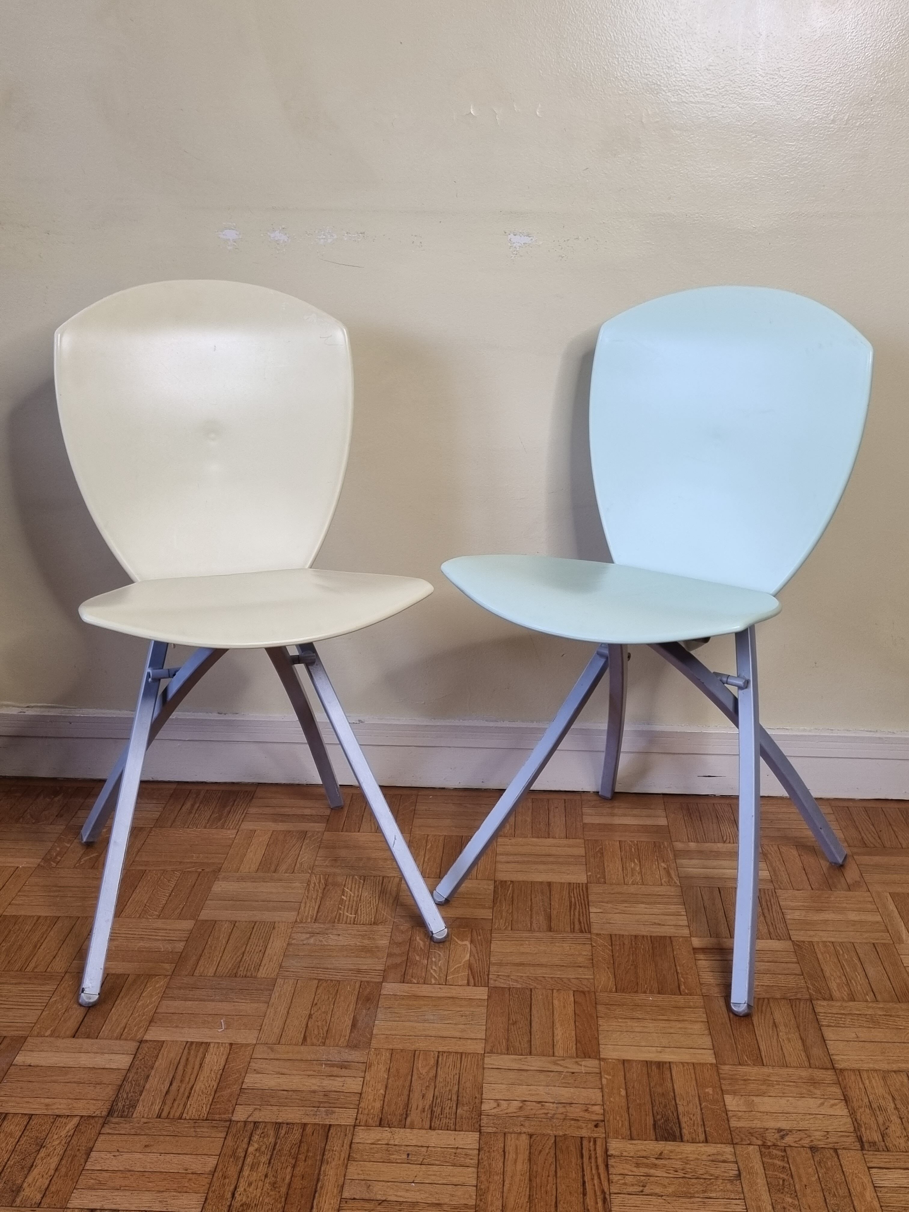 Pair of folding chairs viva, italian design, lucci orlandini for calligaris