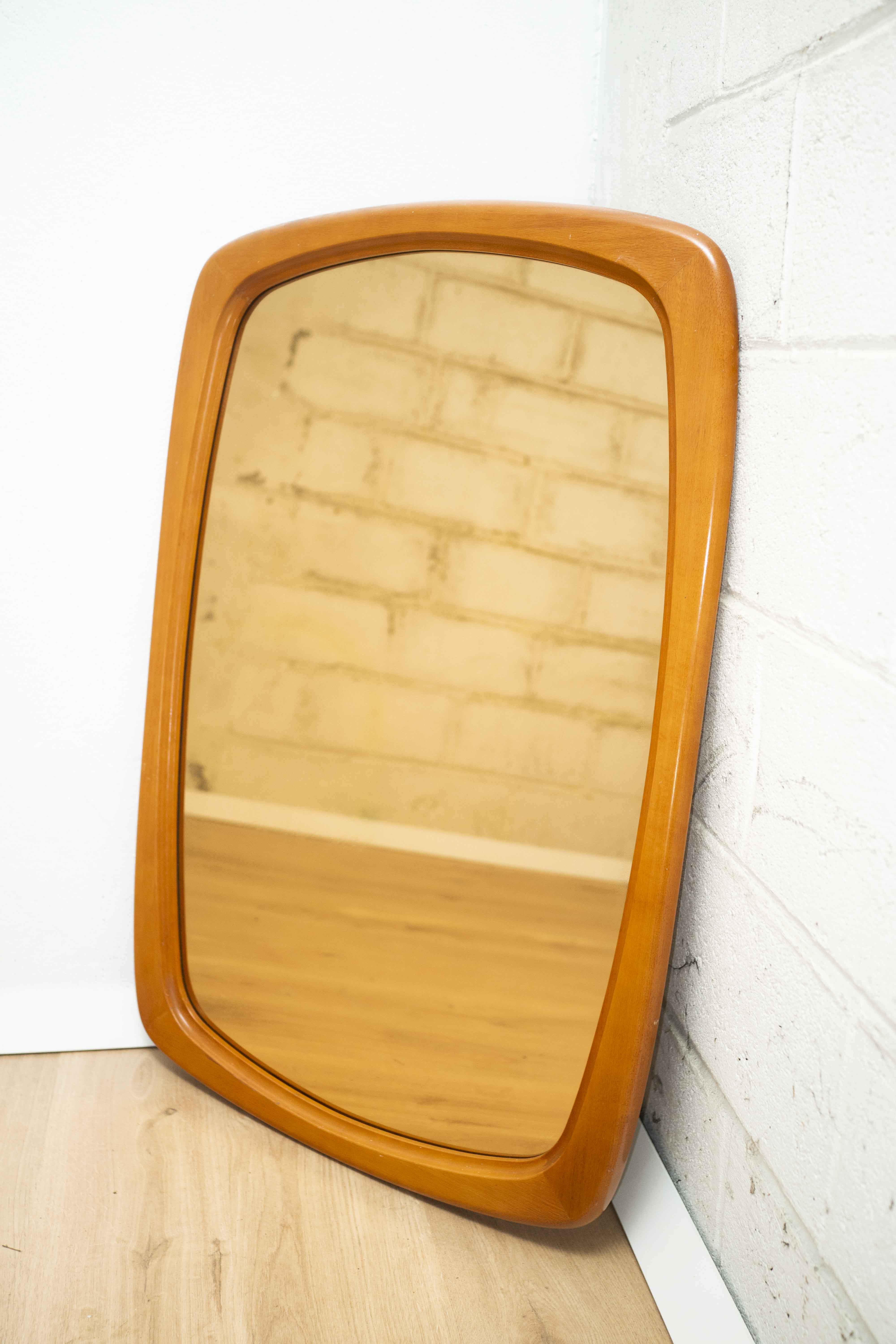 Scandinavian mirror 67x100cm