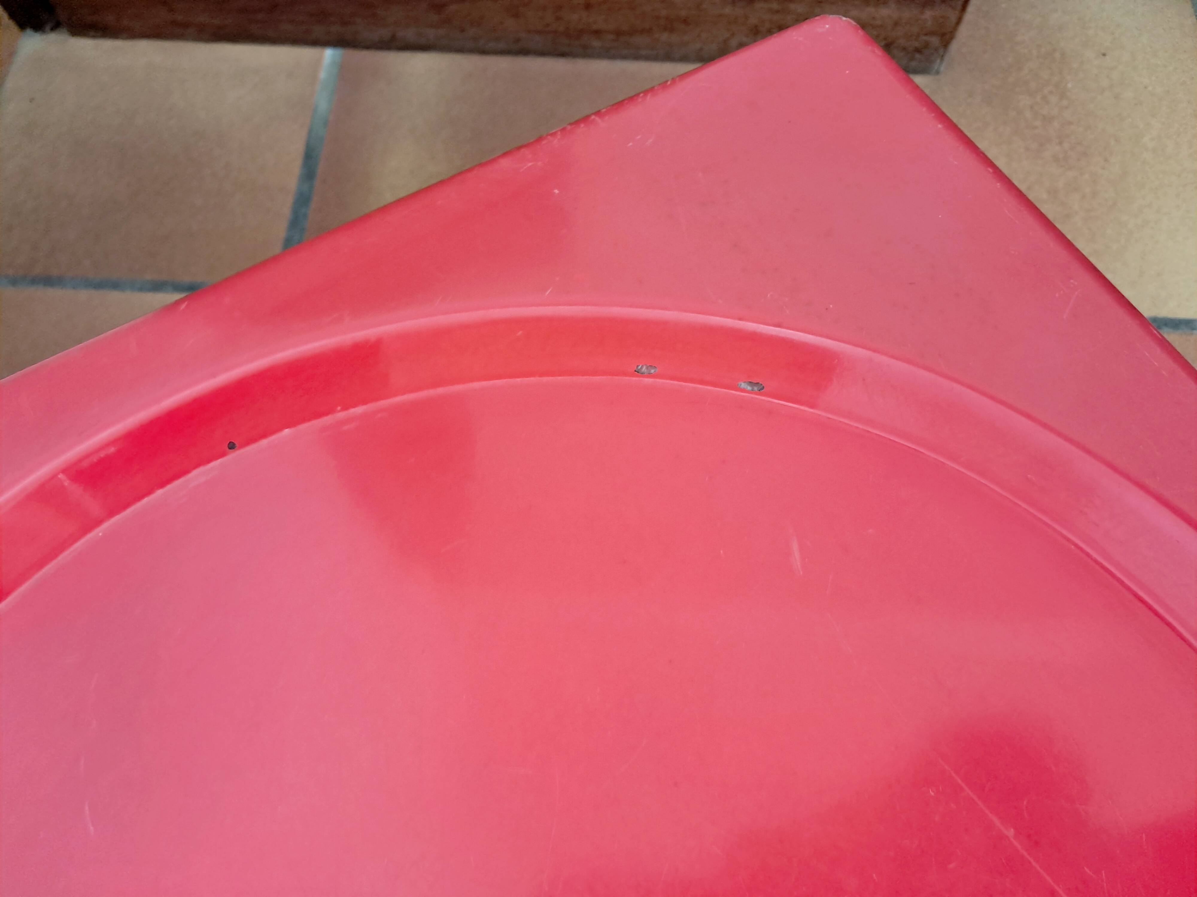 Red table OZOO. Marc Berthier for Prisunic. 1970