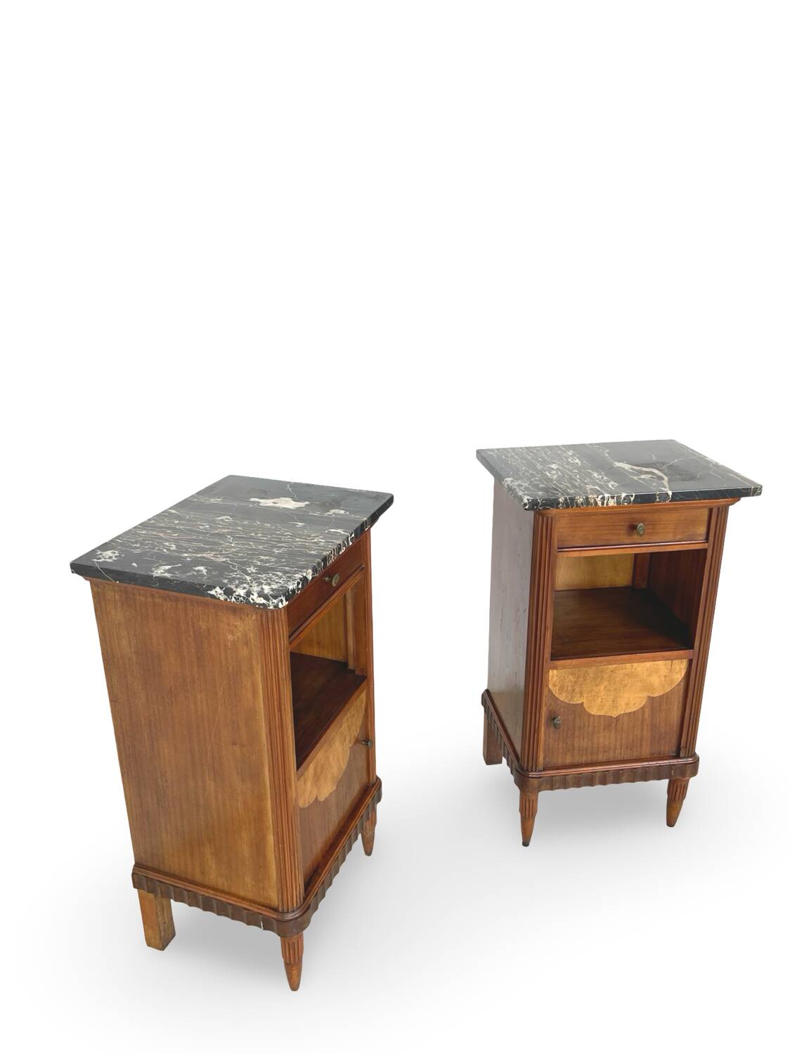 Tables de chevet italiennes en placage d'acajou avec de splendides